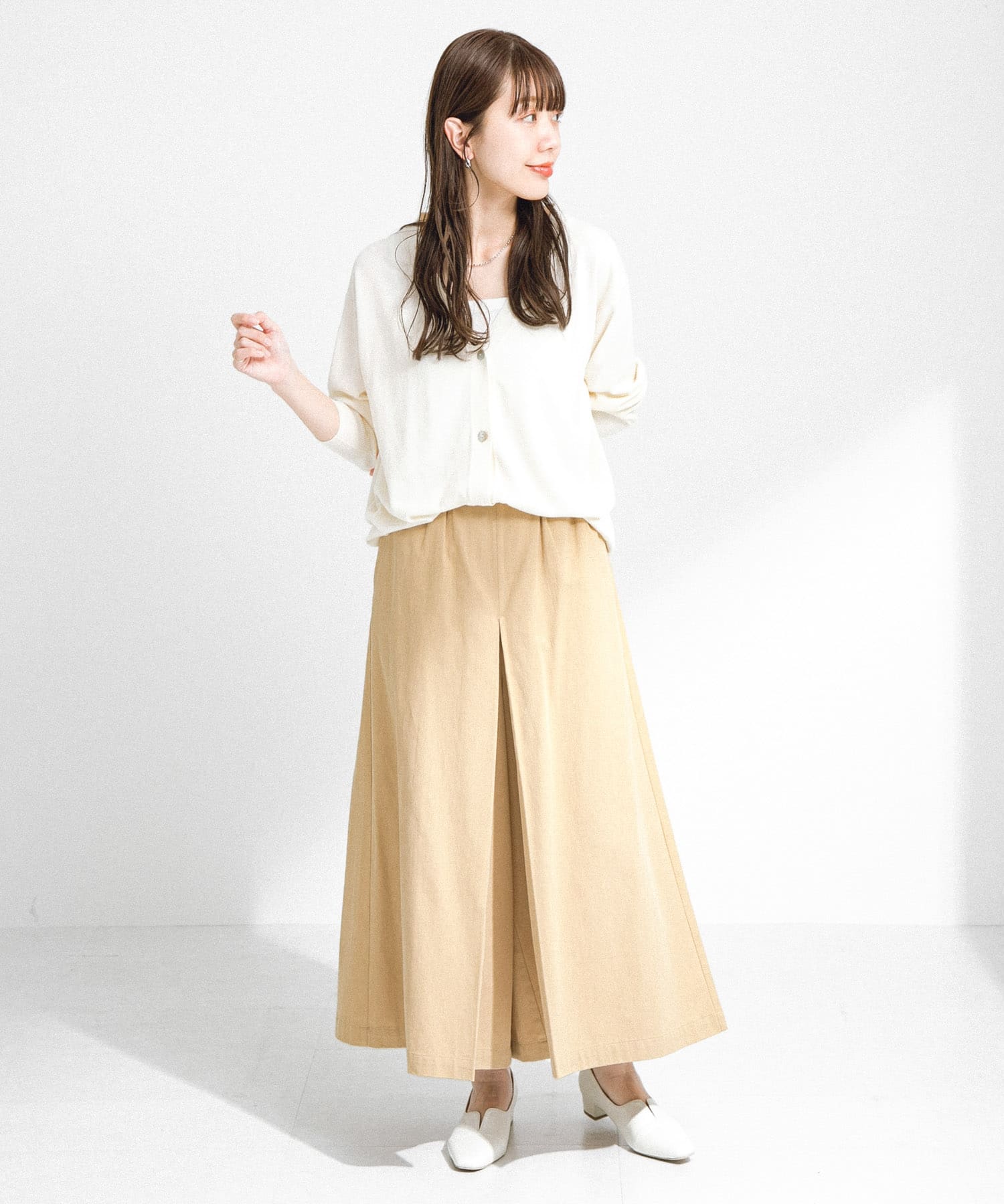 ベージュ