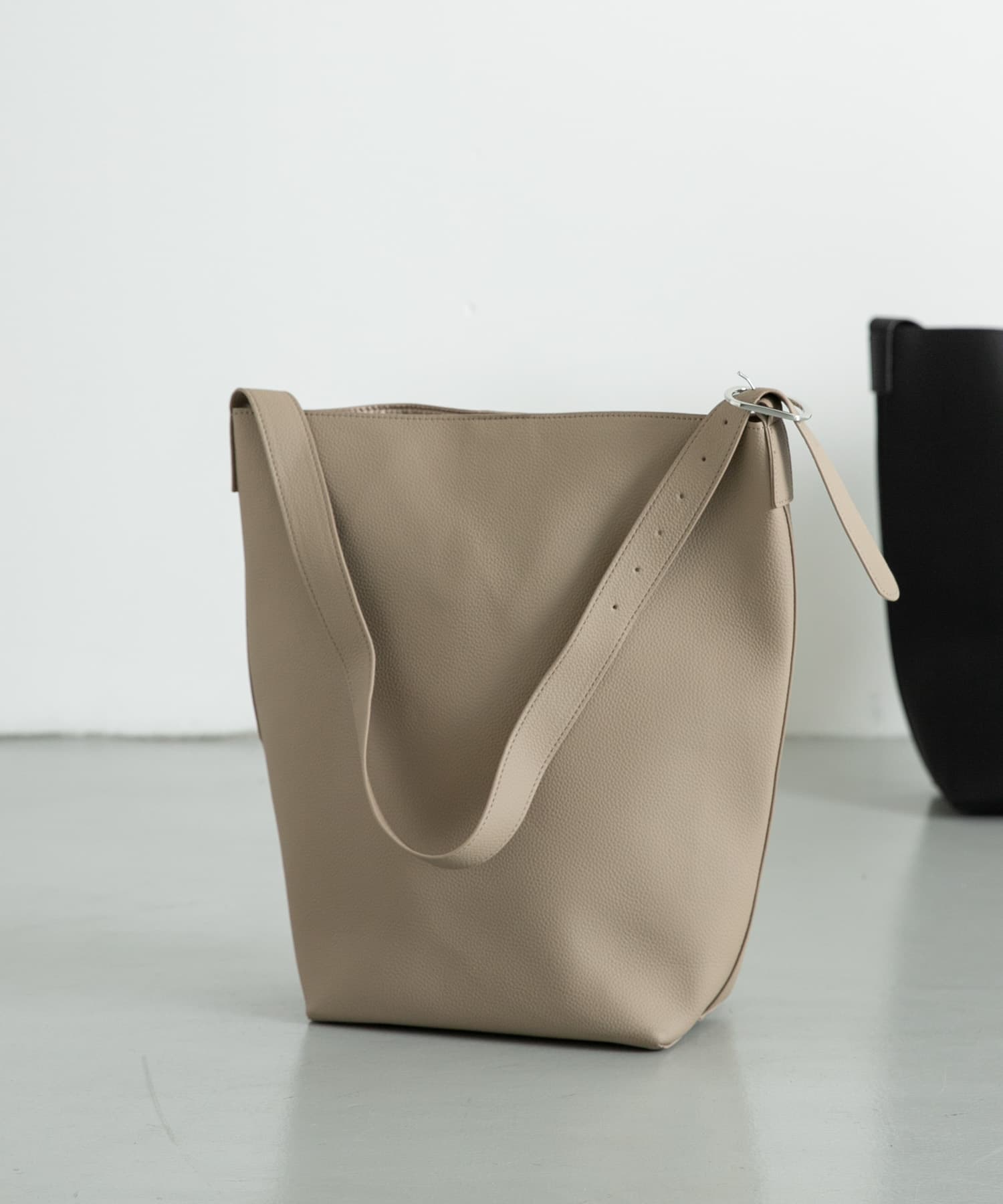 ワンハンドルバケツショルダーバッグ トープ one