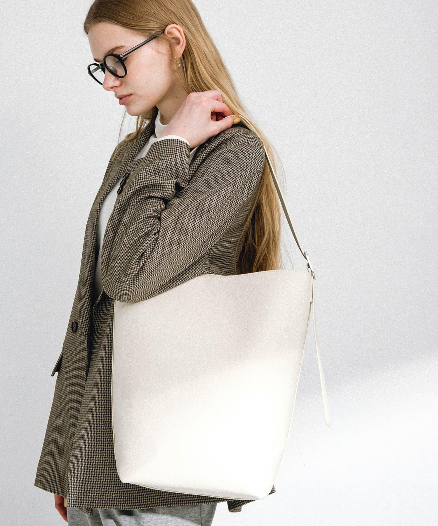 ワンハンドルバケツショルダーバッグ アイボリー one