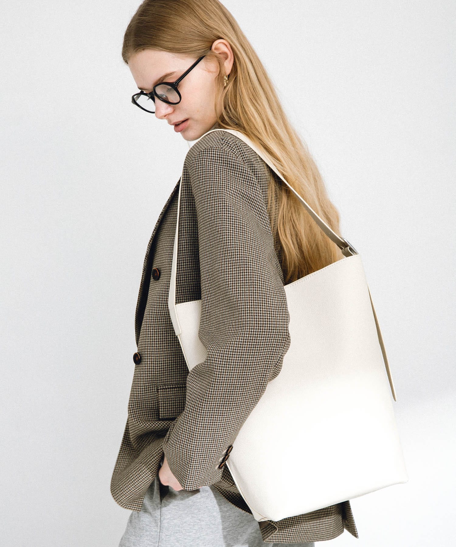 ワンハンドルバケツショルダーバッグ アイボリー one