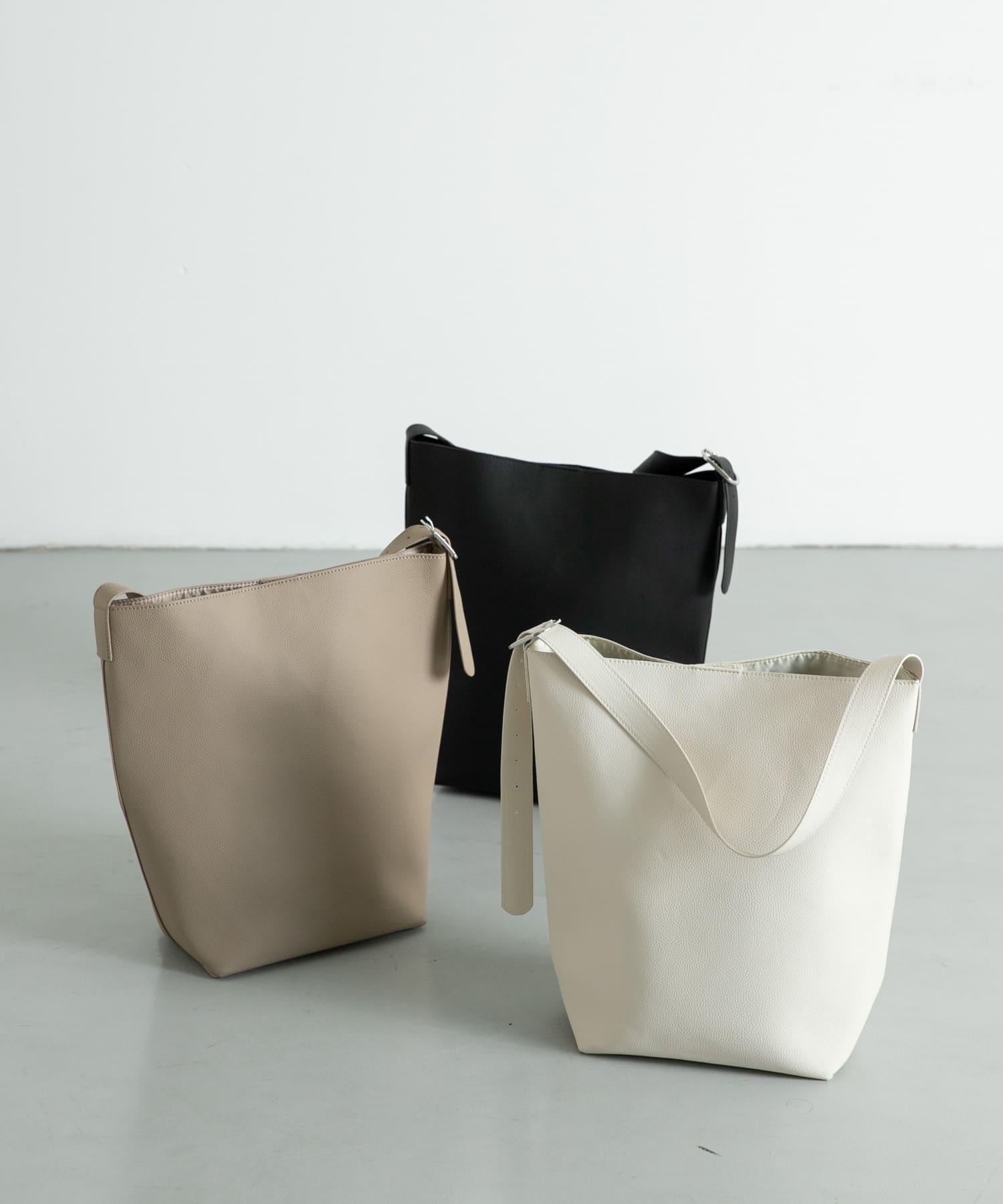 ワンハンドルバケツショルダーバッグ アイボリー one