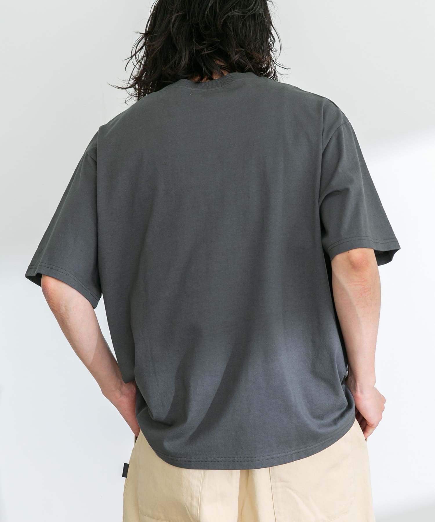 身長：180cm 体重：60kg サイズ：L