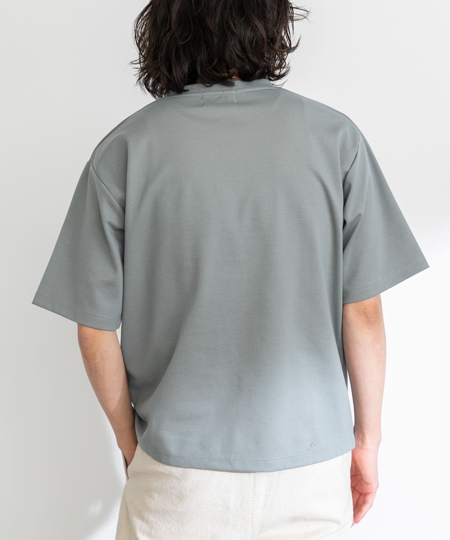 身長：180cm 体重：60kg サイズ：L