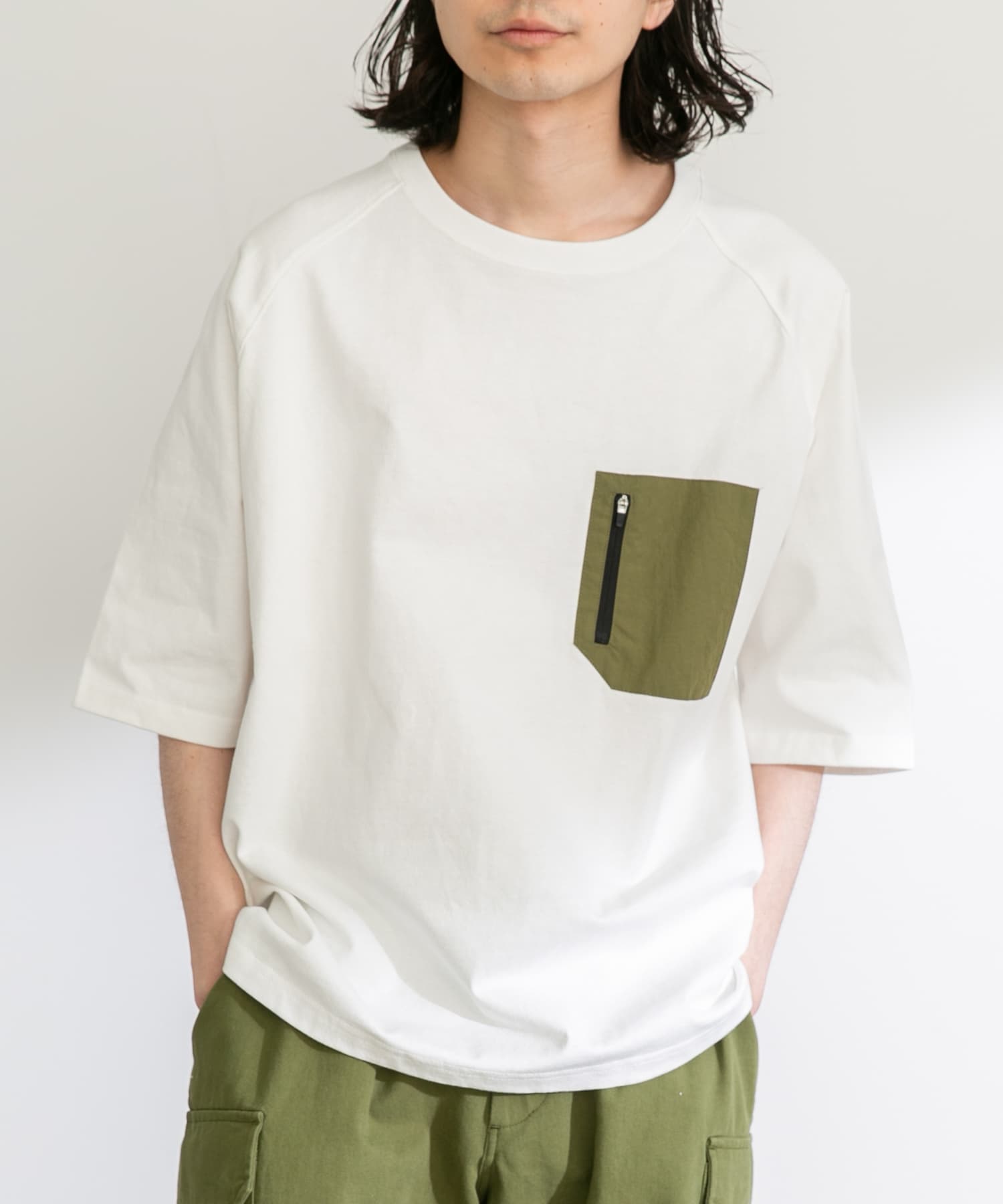 ホワイト×カーキ