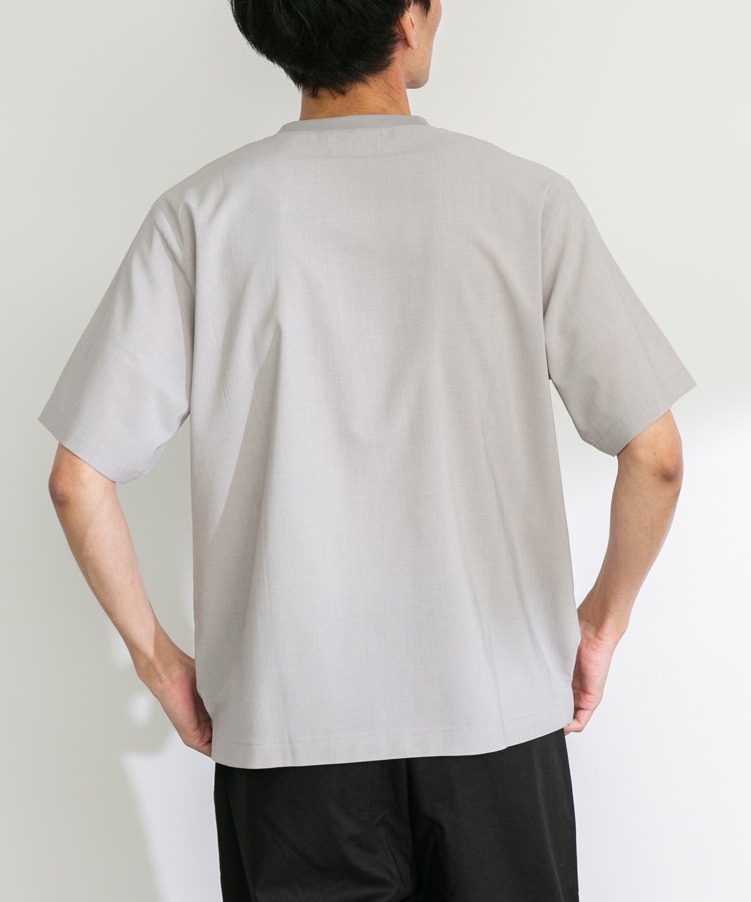 ライトグレー