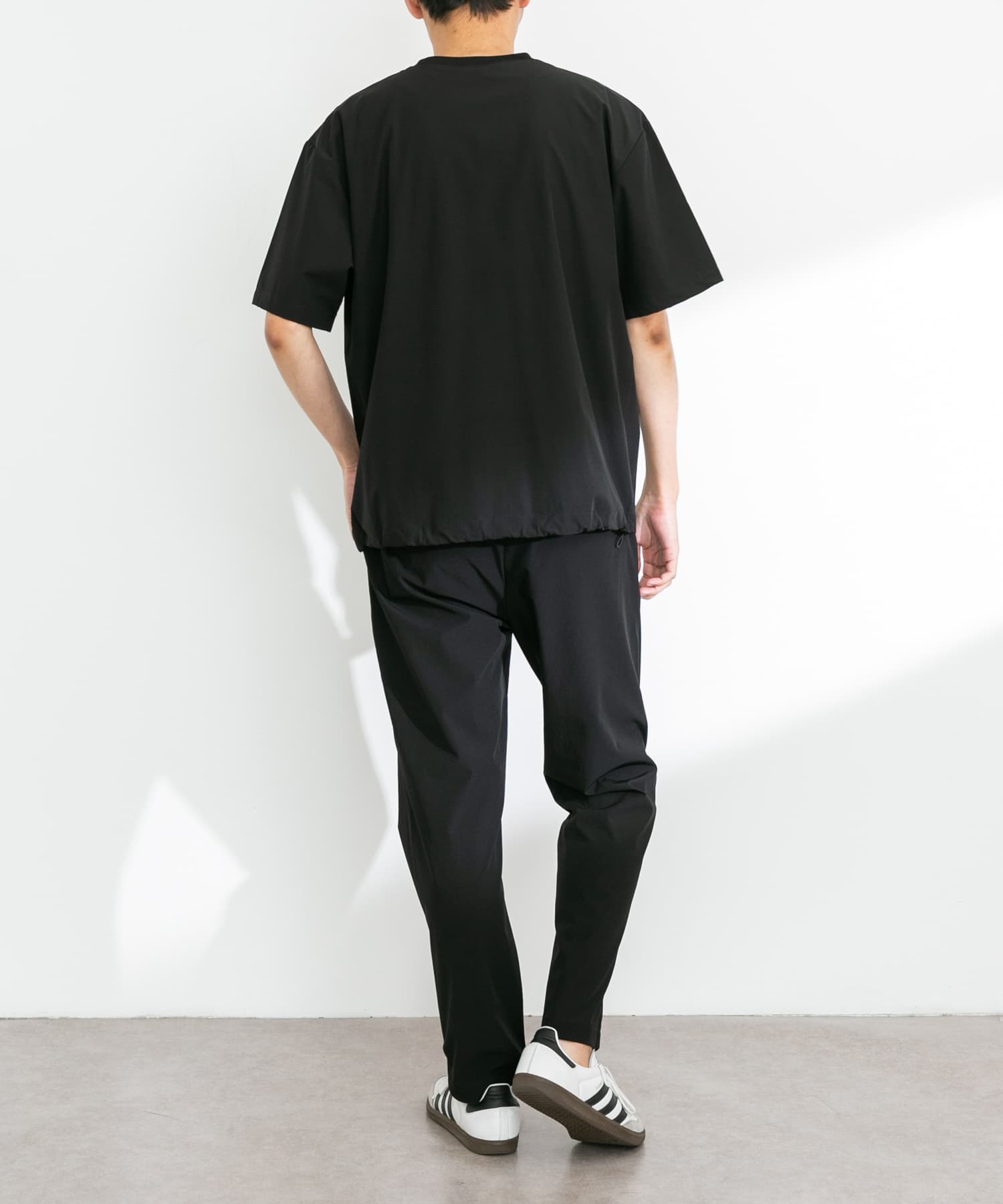 ブラック