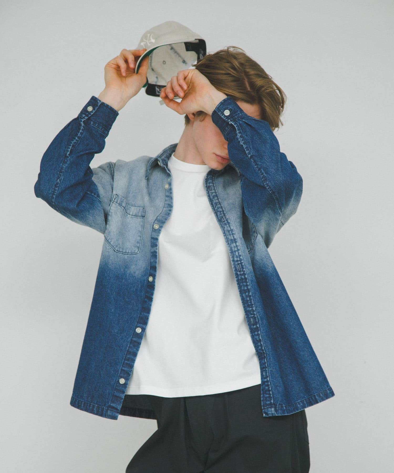 リラックスフィットデニムシャツ