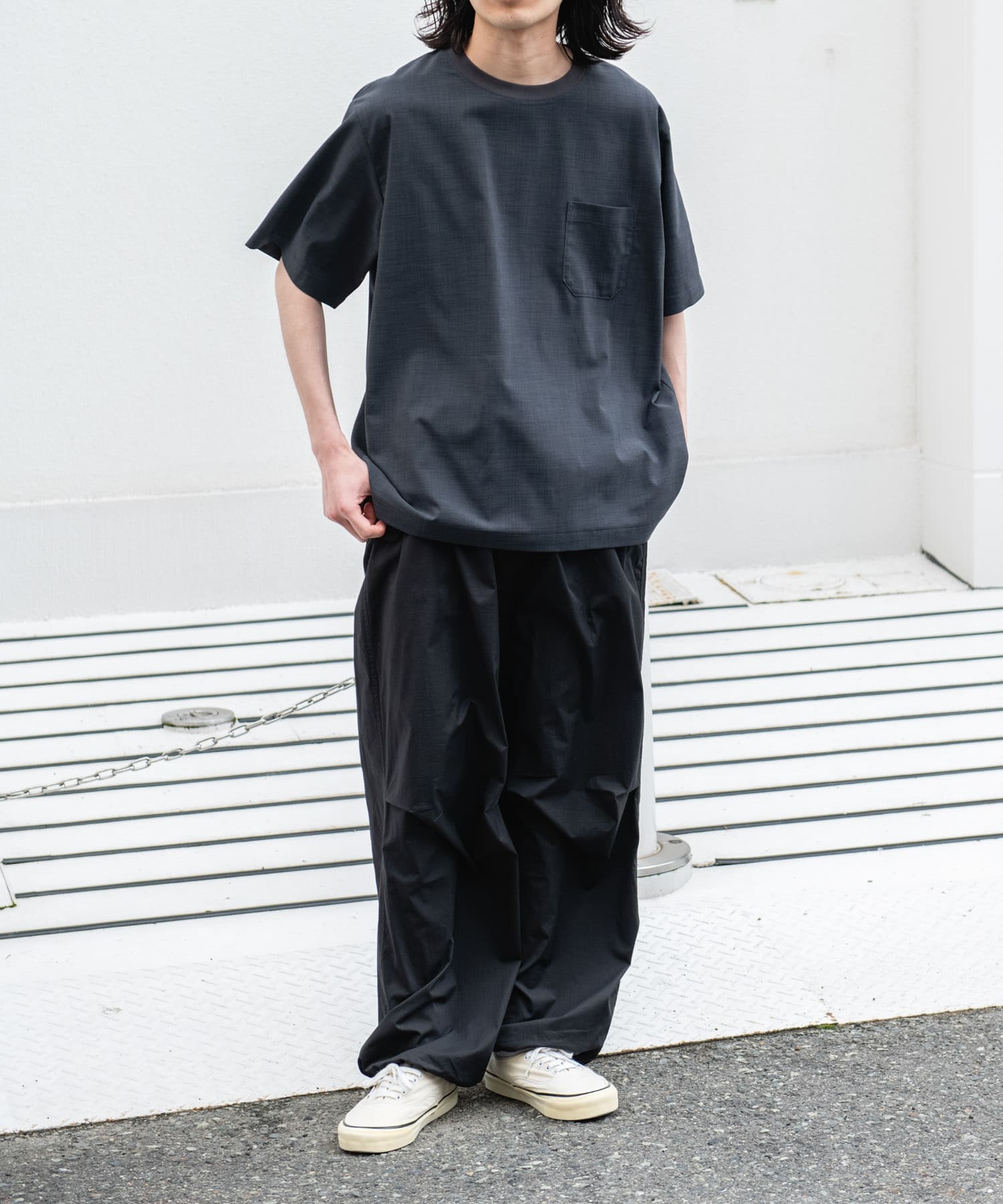 ブラック