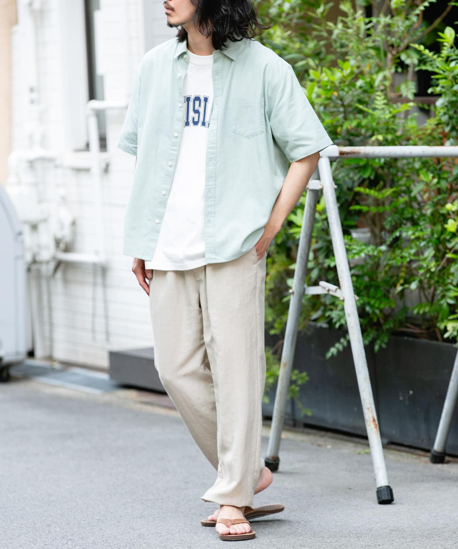 ベージュ