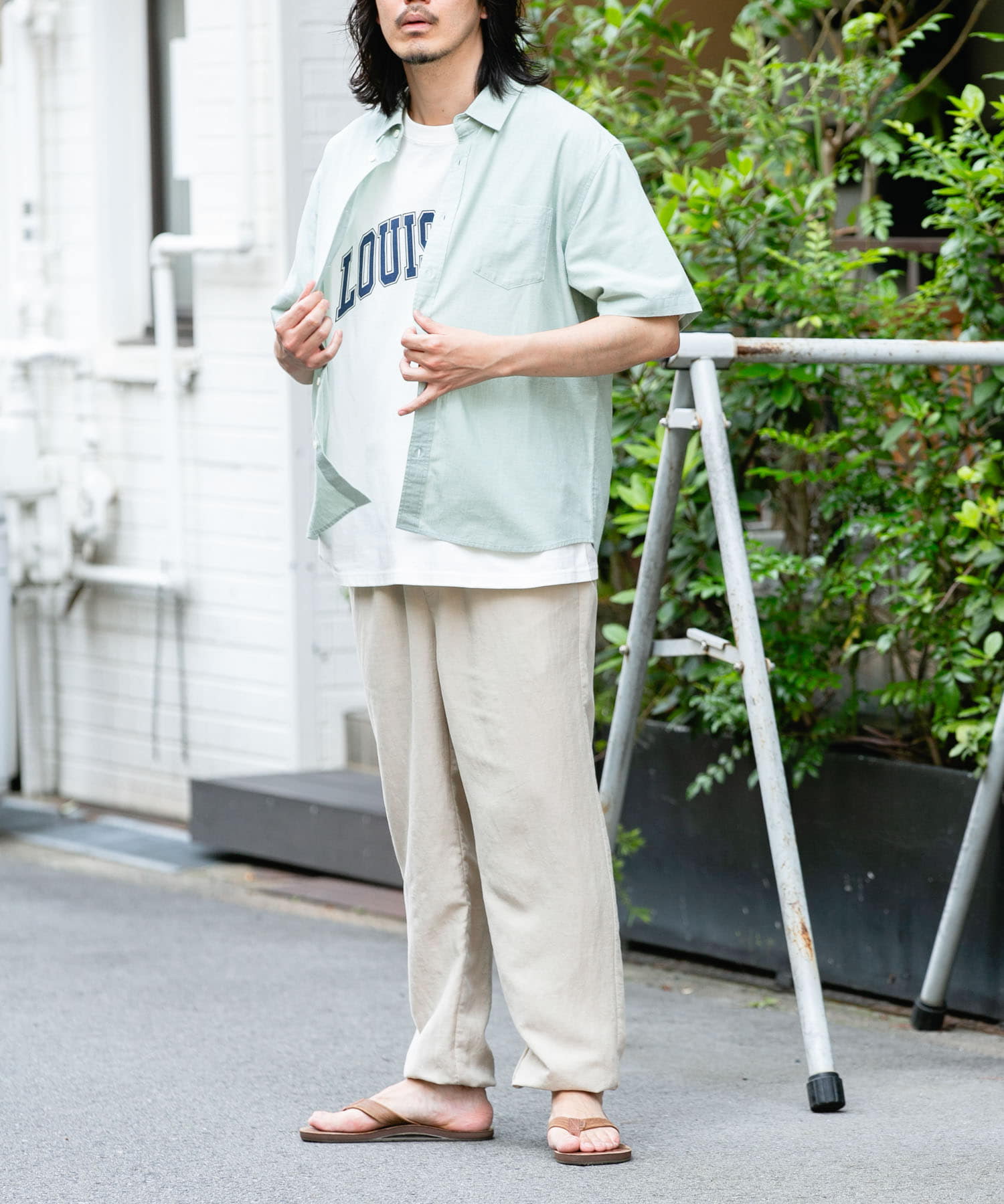 ベージュ