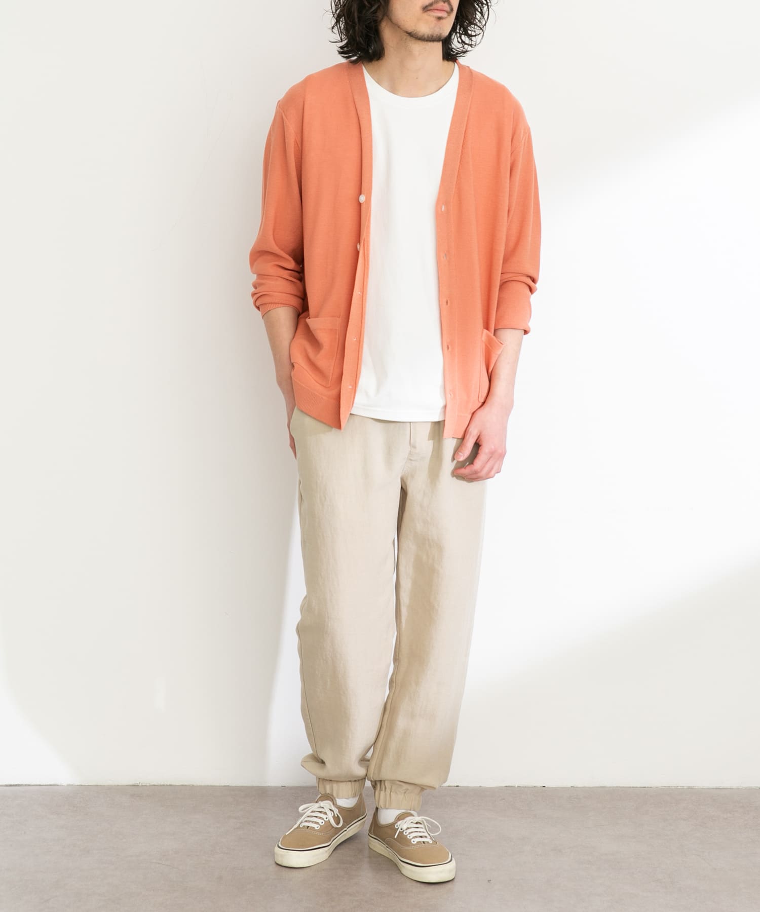 ベージュ