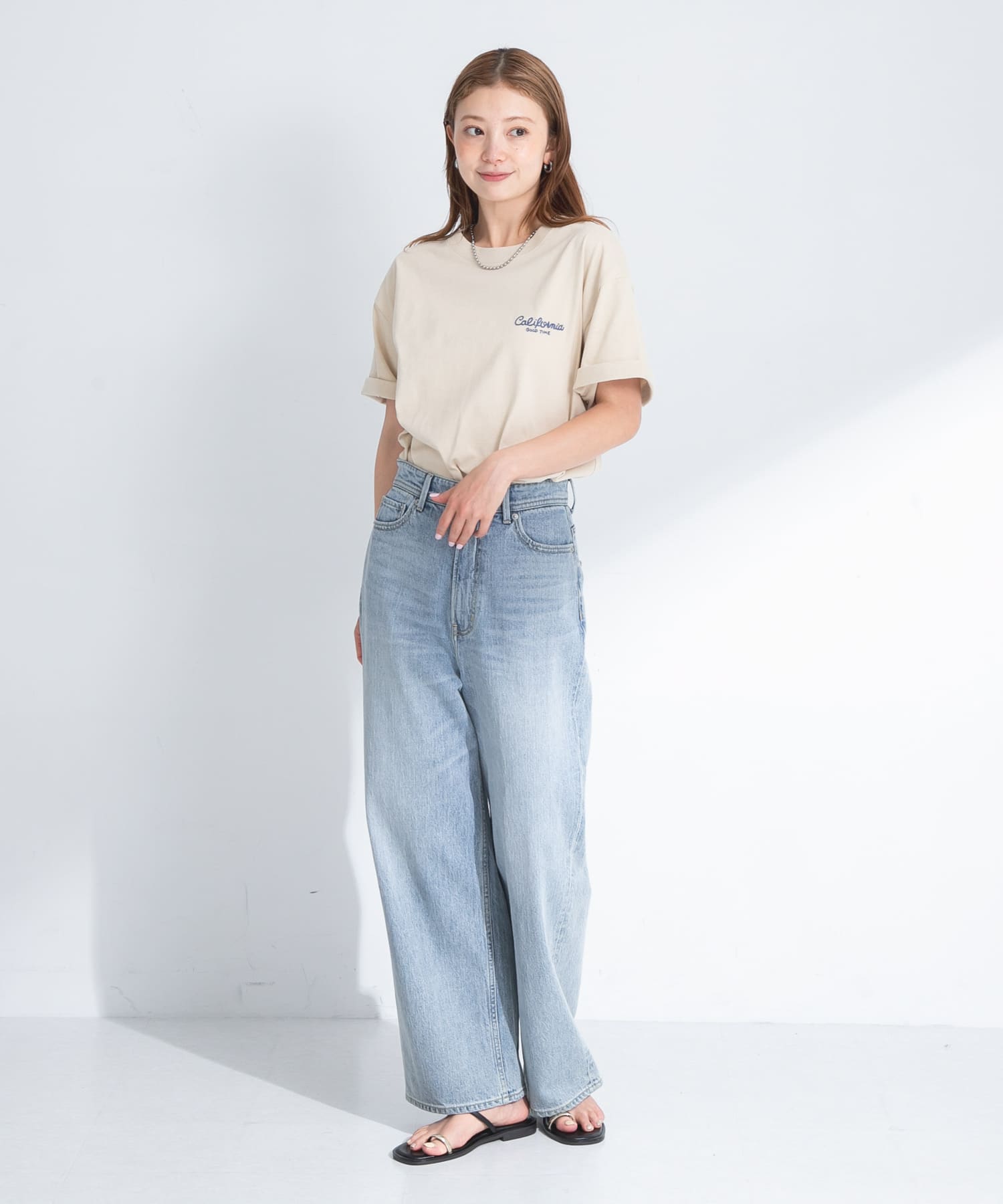 ライトベージュ