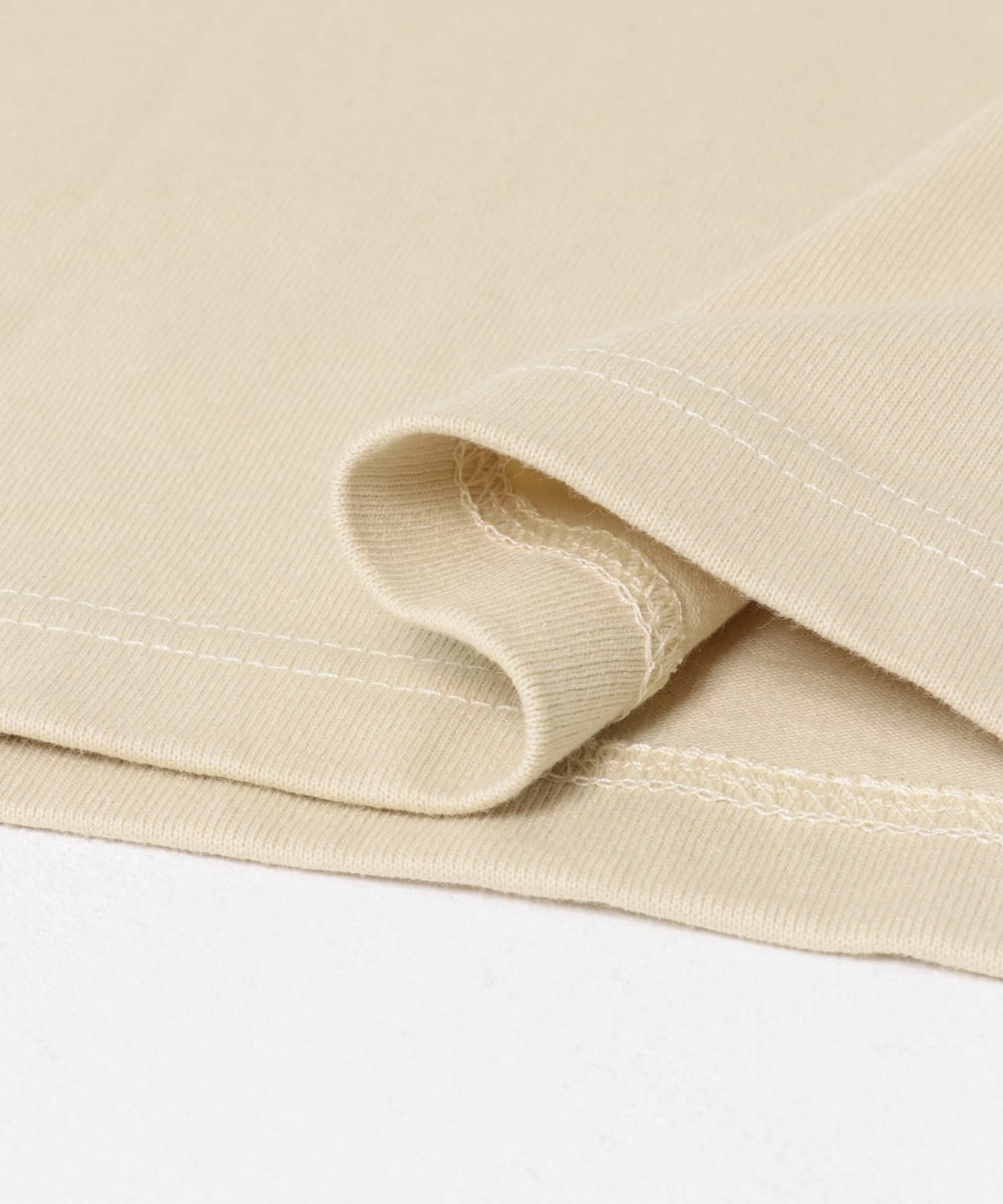 ライトベージュ