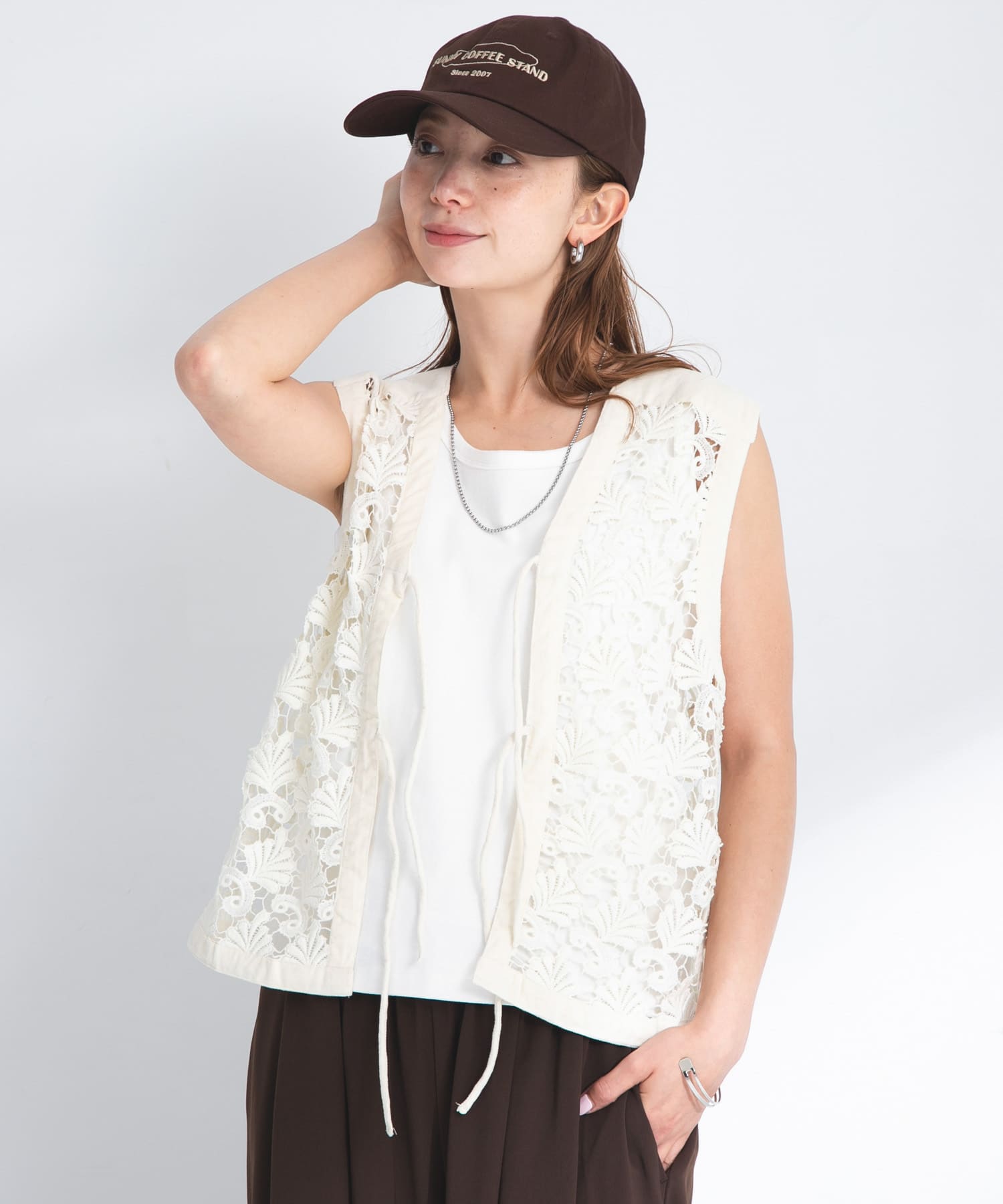 ボタニカルモチーフレースベスト
