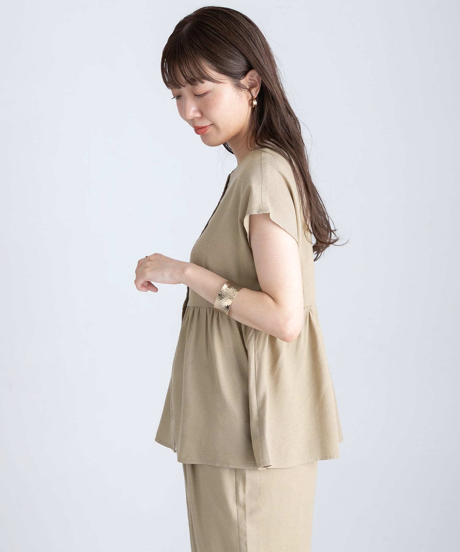 ベージュ