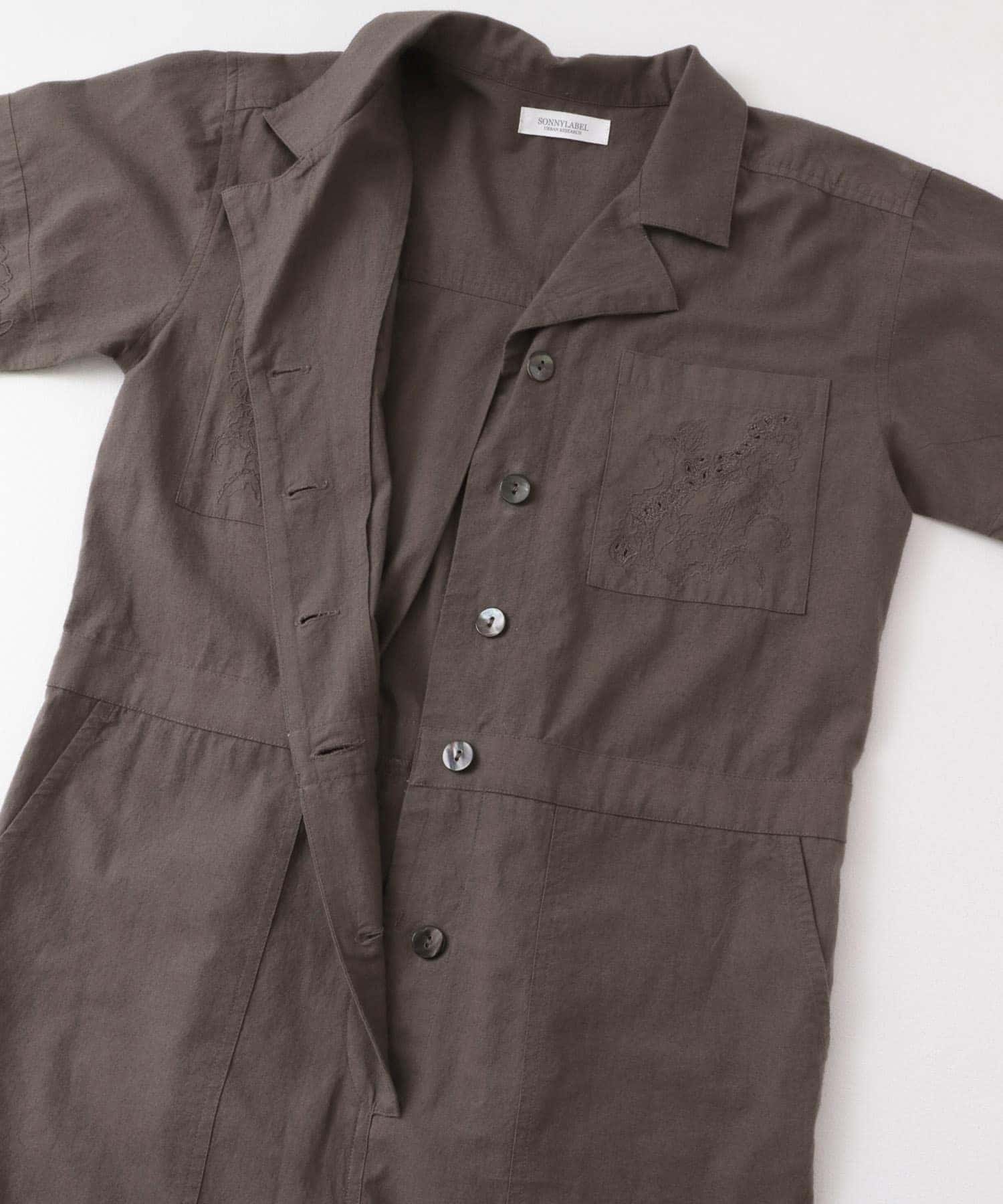 チャコールブラウン