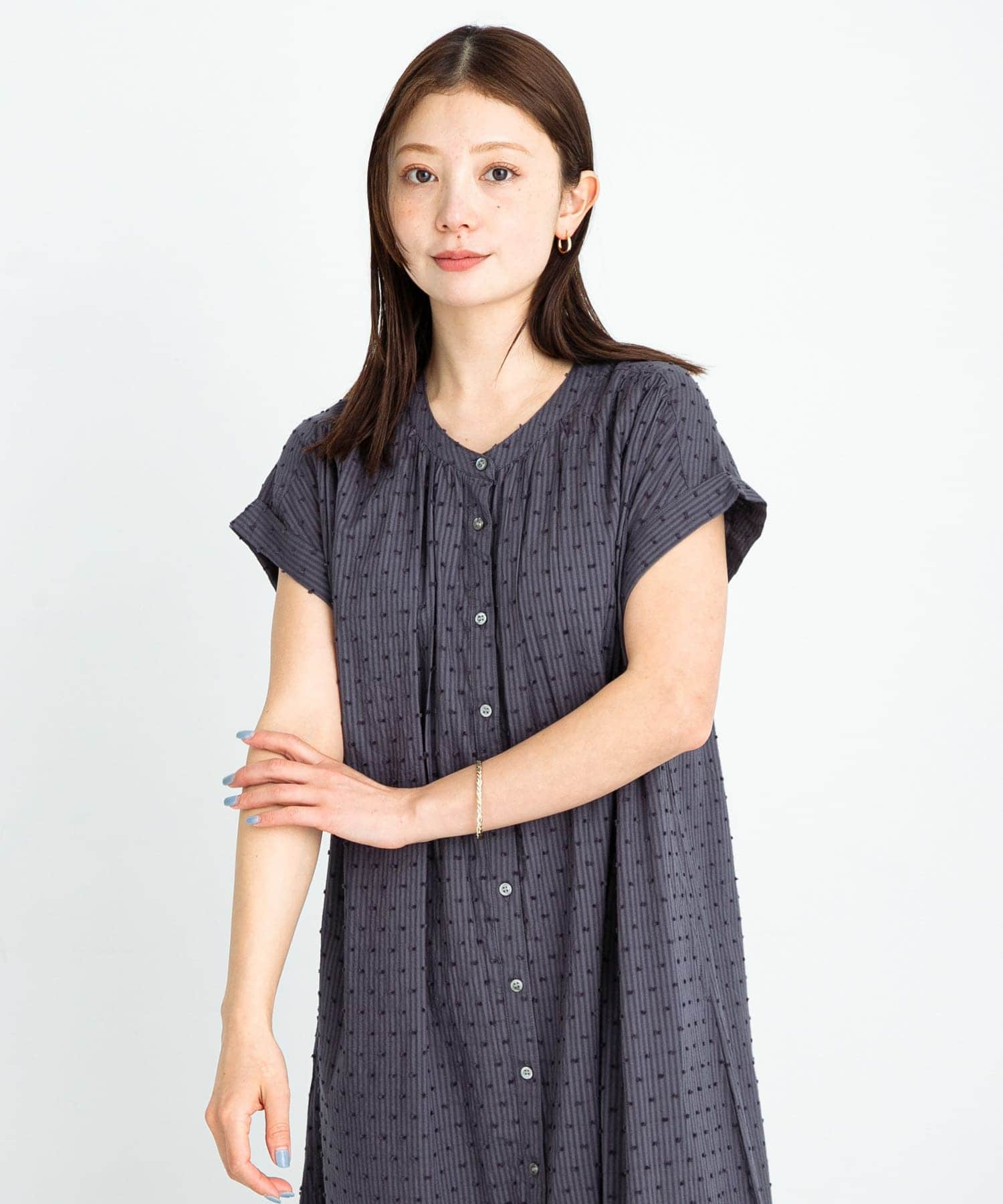 チャコールグレー