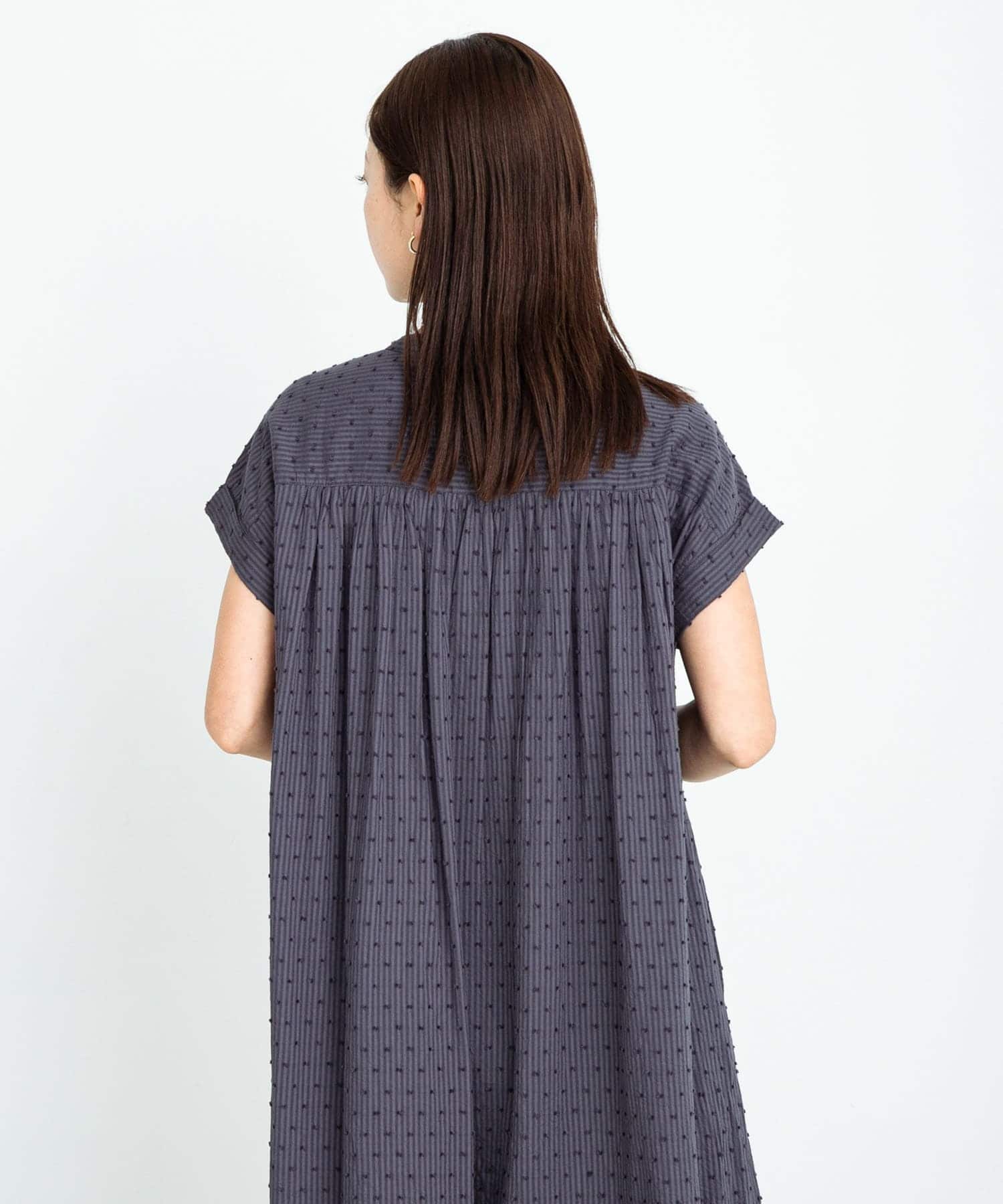 チャコールグレー