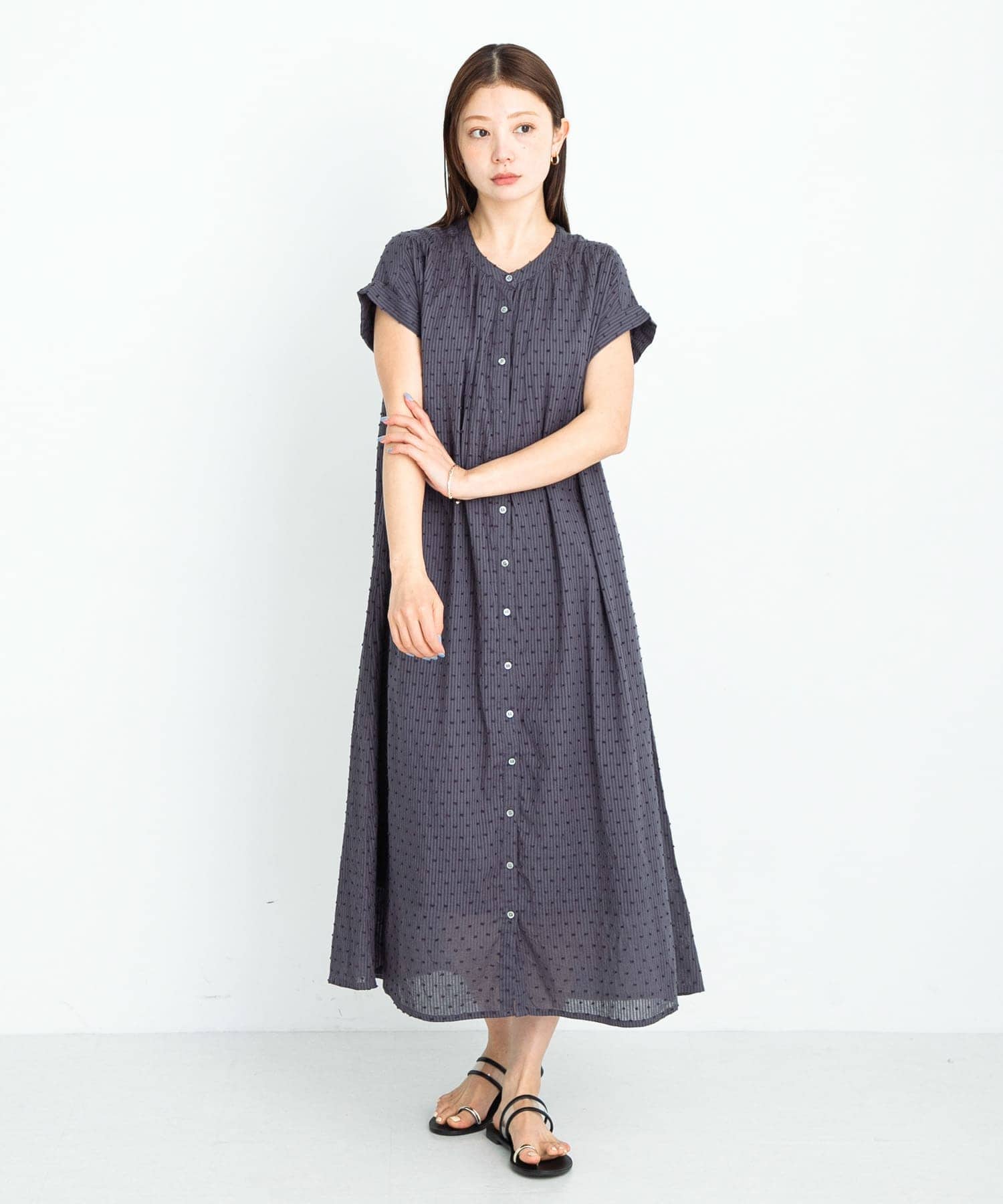 チャコールグレー