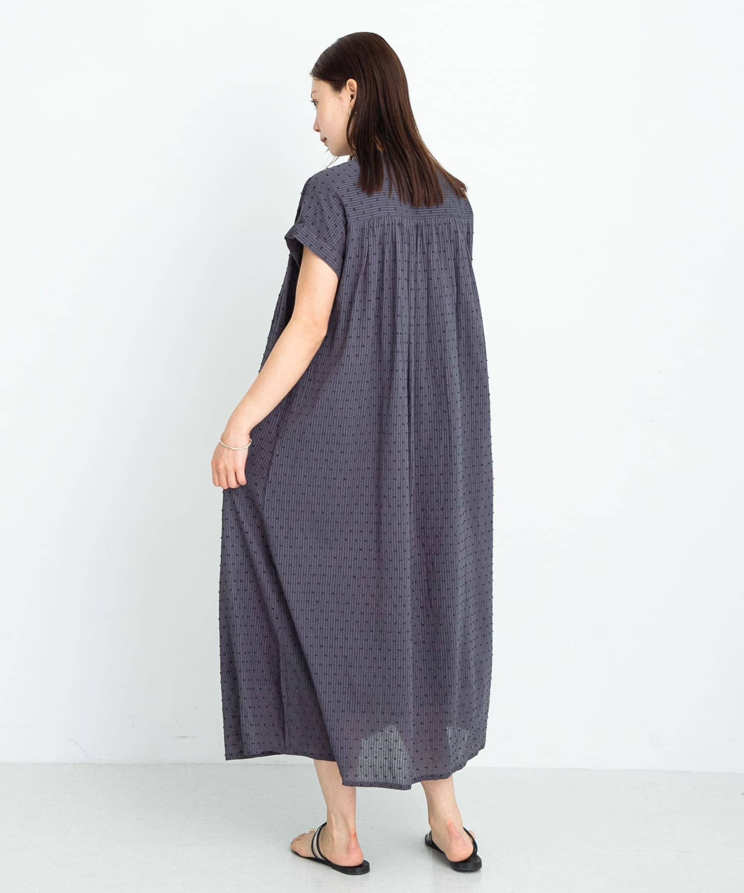 チャコールグレー