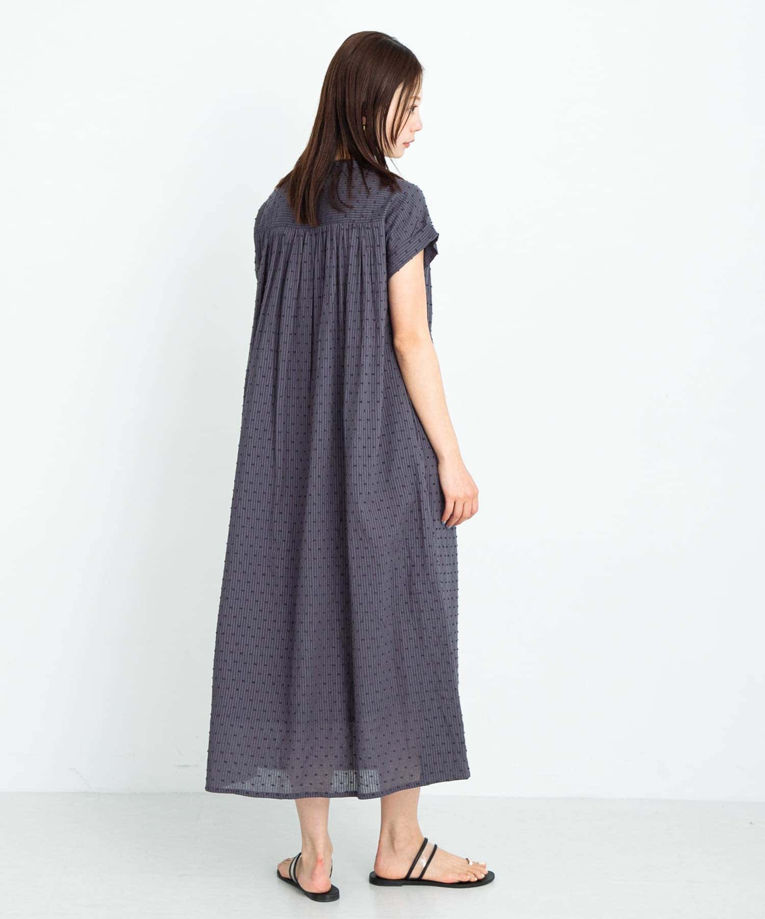 チャコールグレー