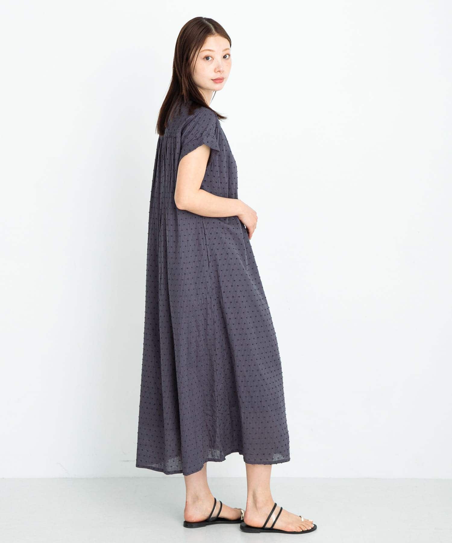 チャコールグレー