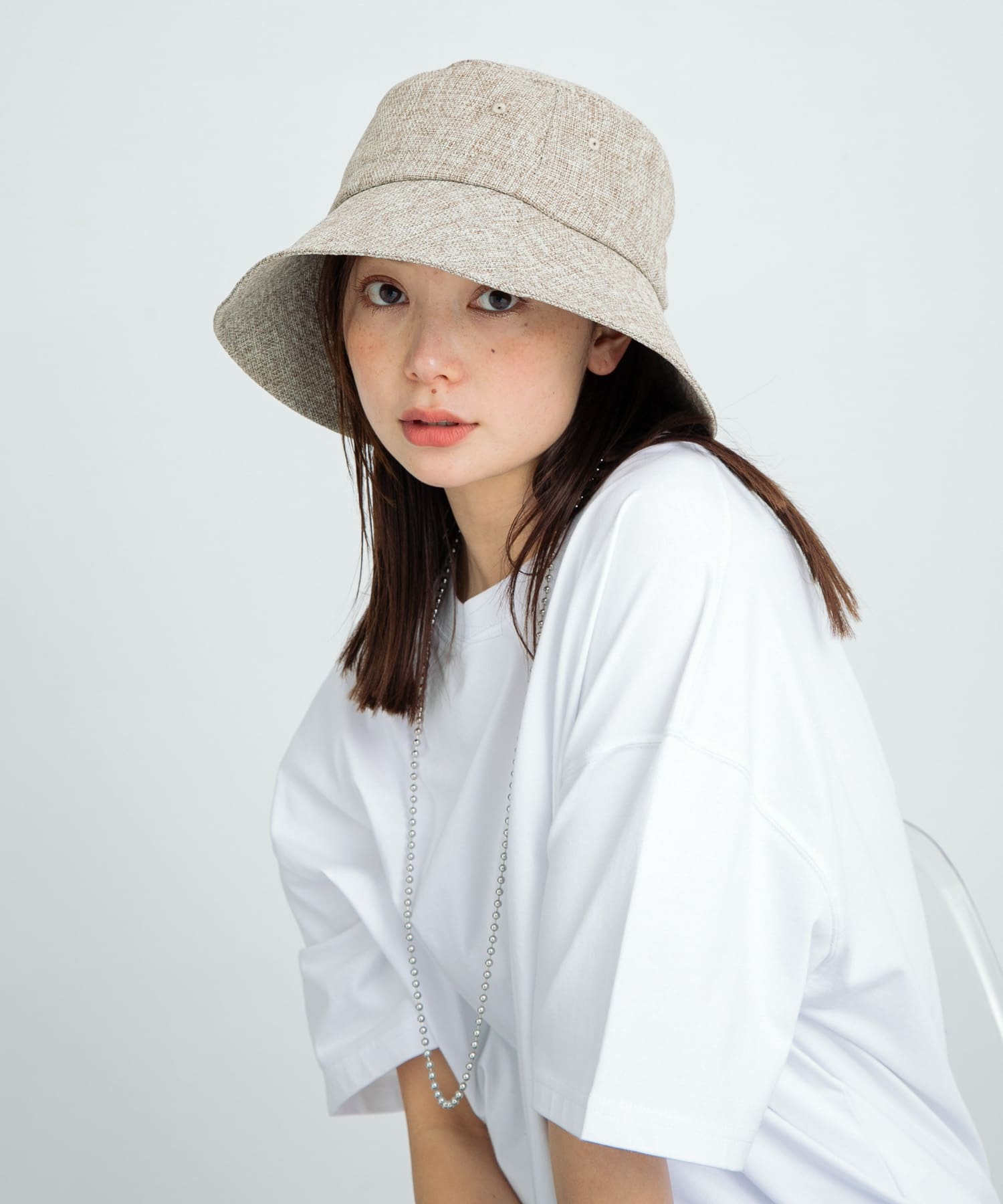 ベージュ