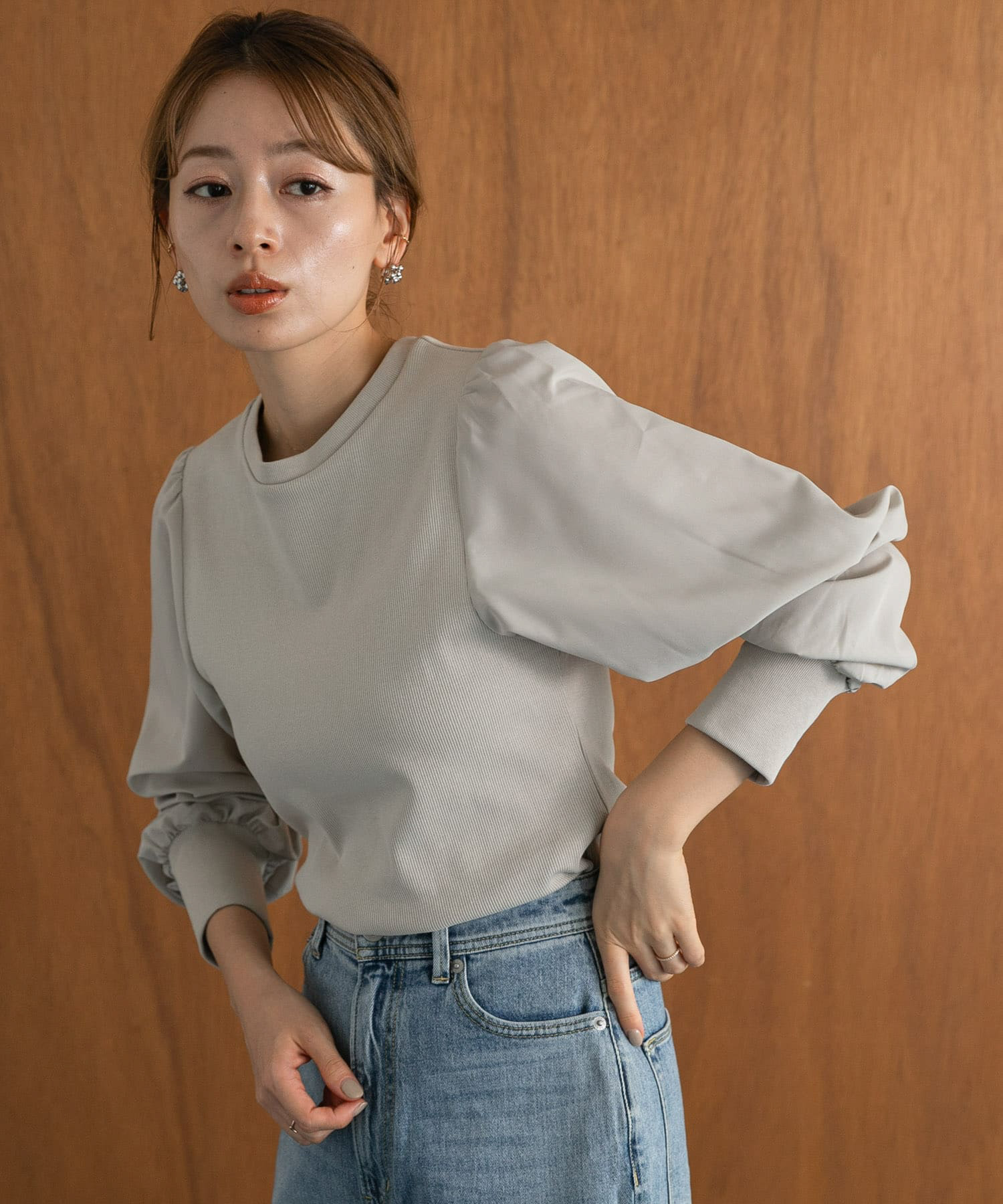 ベージュ