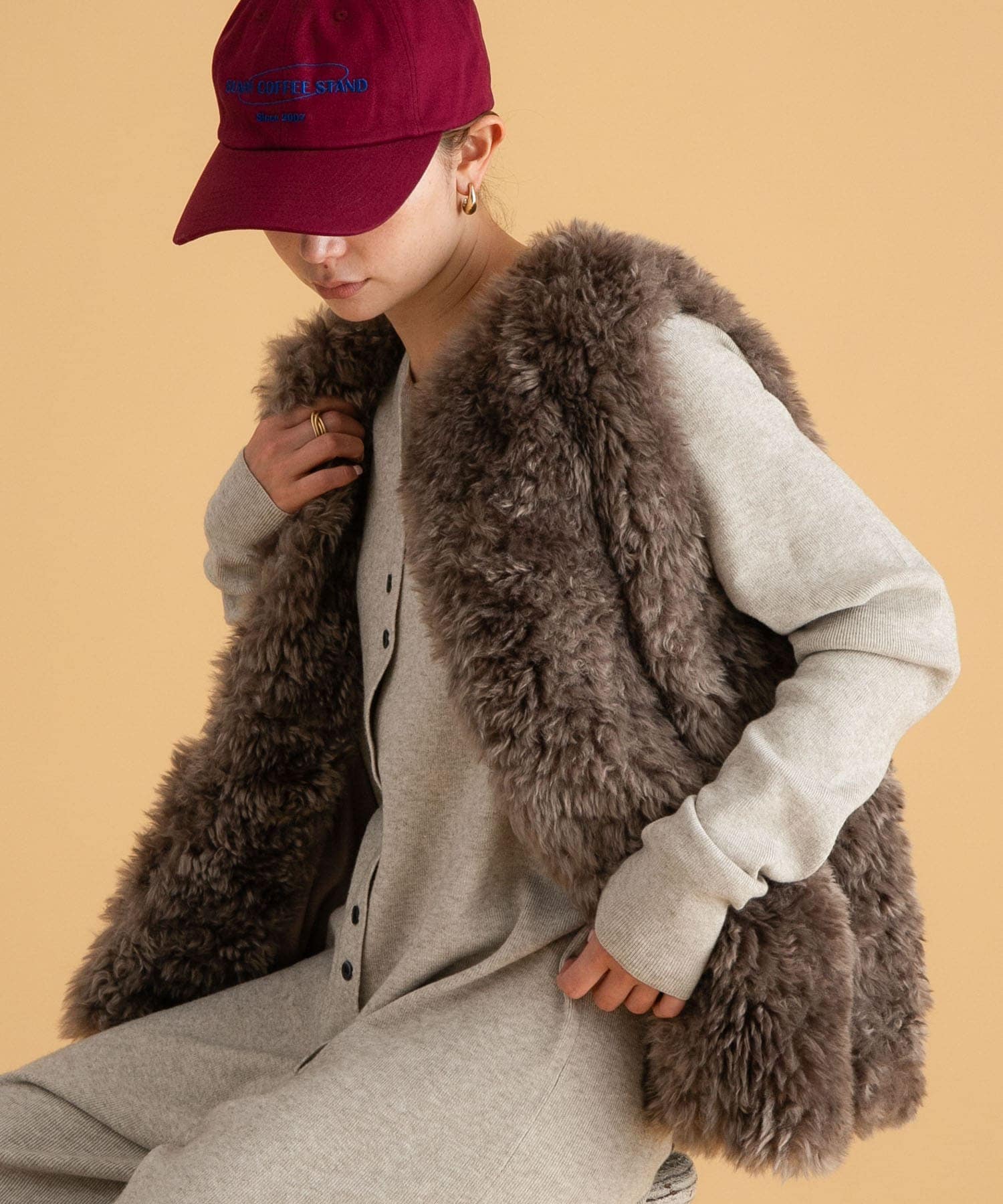 カーリーフェイクファーベスト