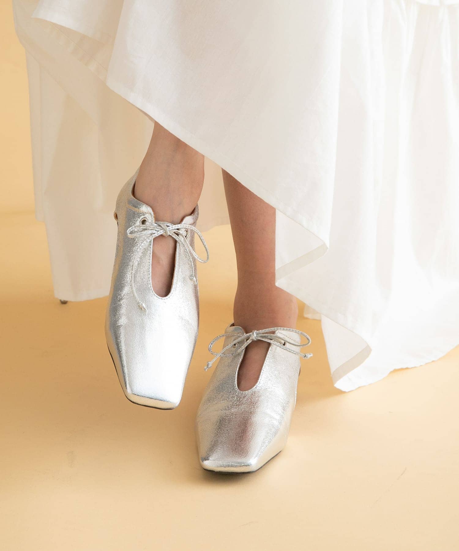 スクエアトゥスリットパンプス