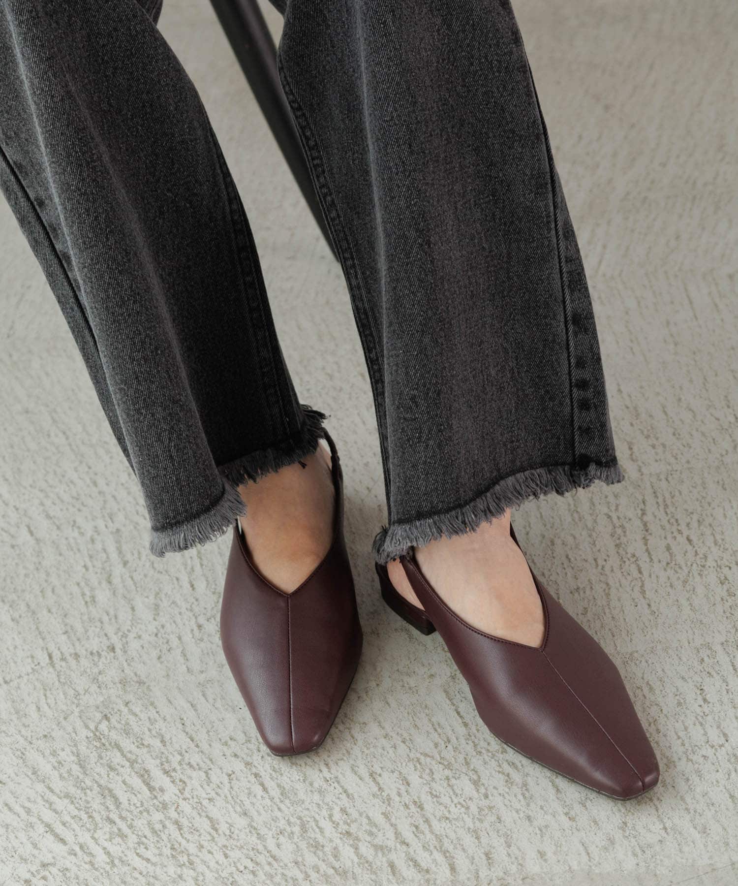 バックストラップスクエアパンプス