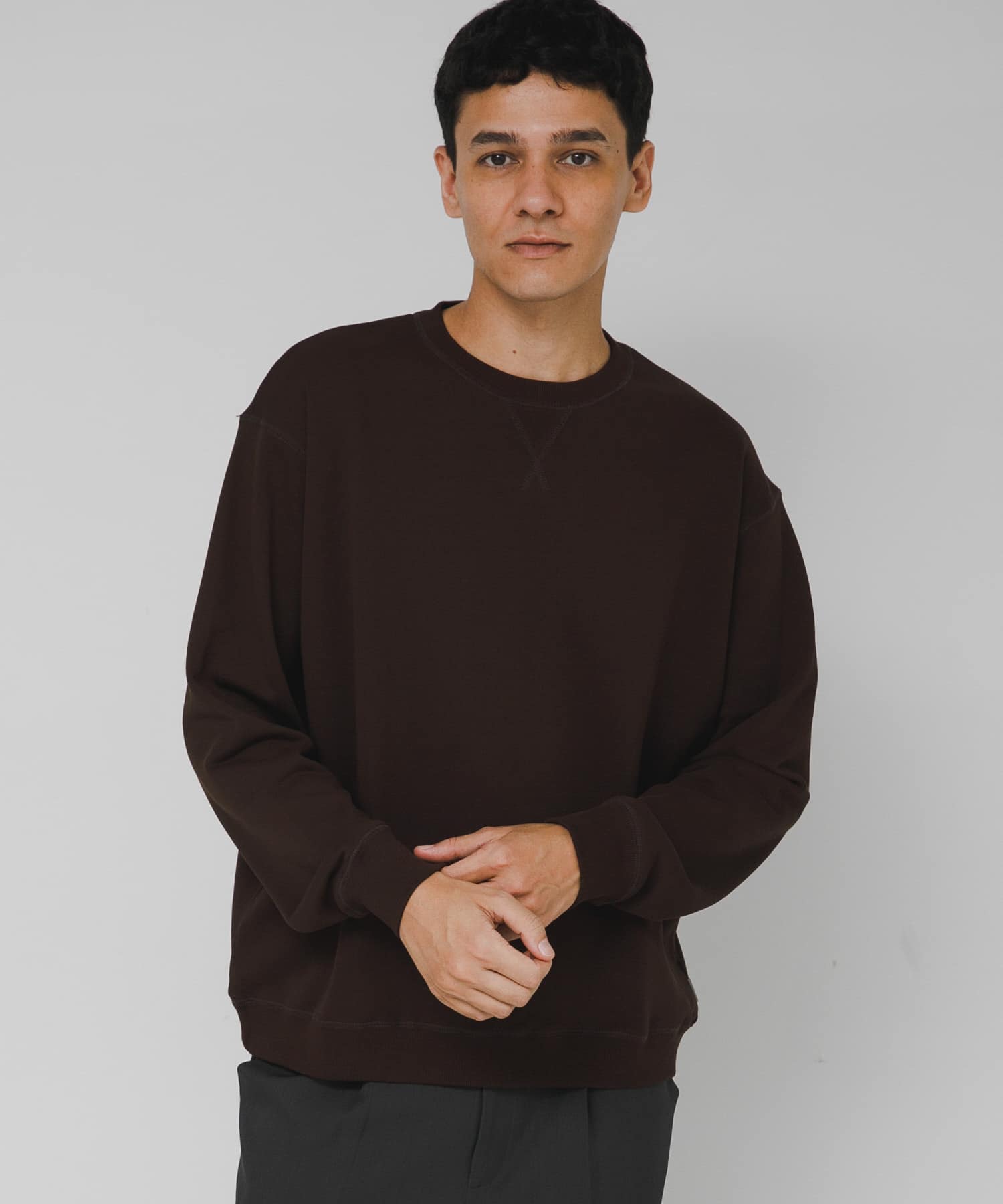 ダークブラウン