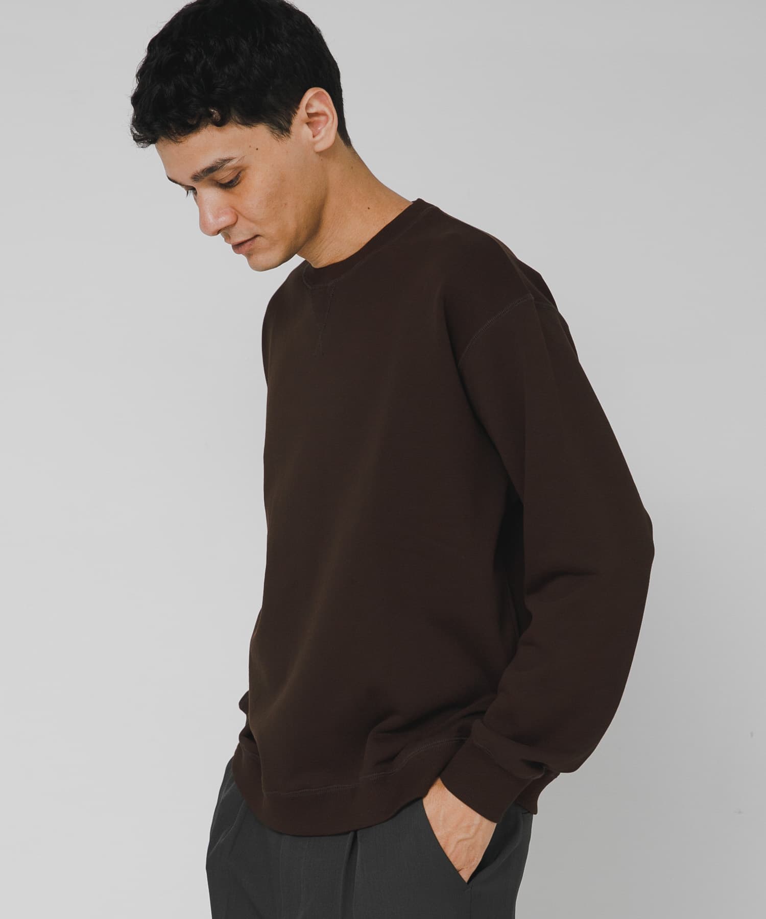 ダークブラウン