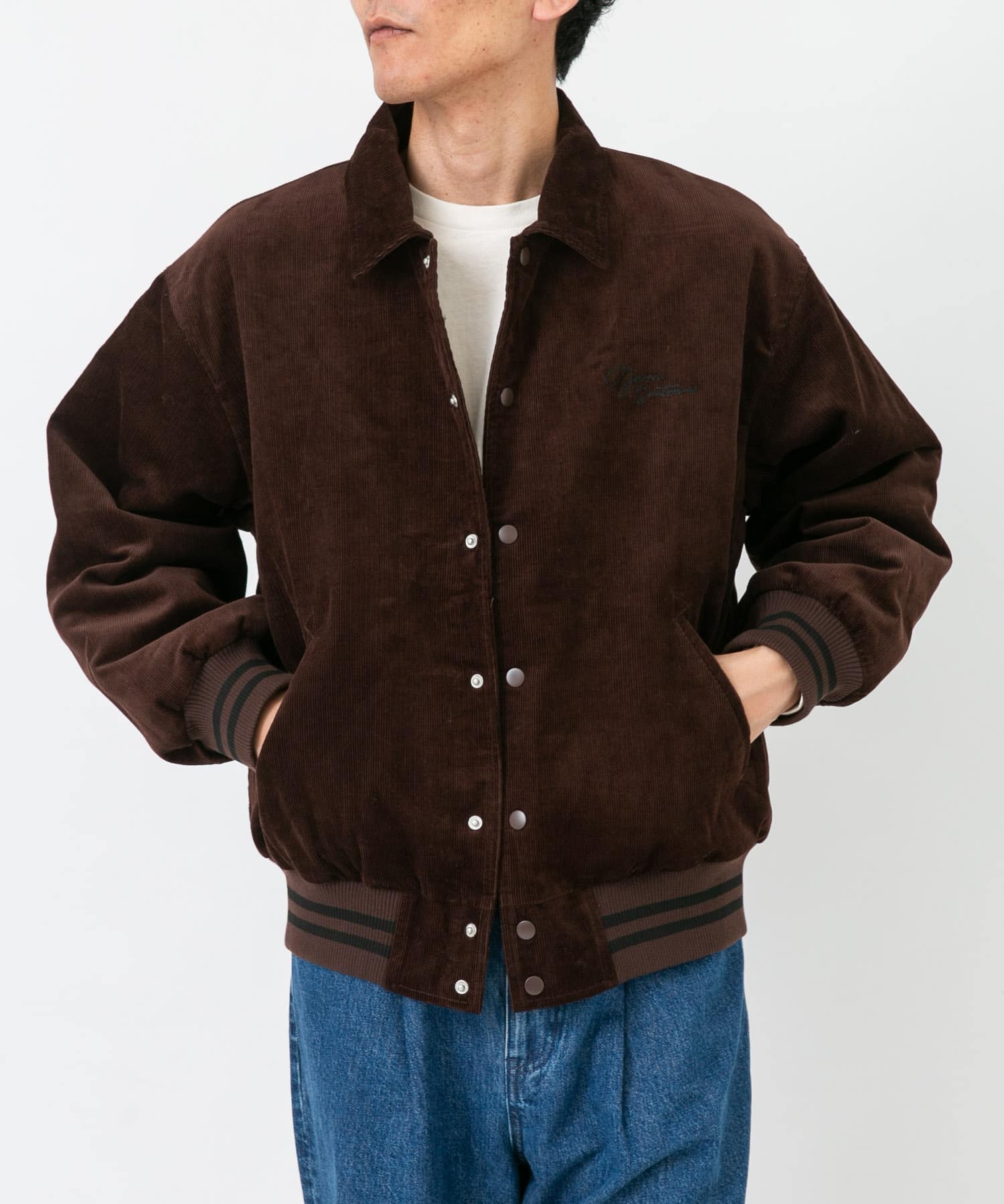 ダークブラウン