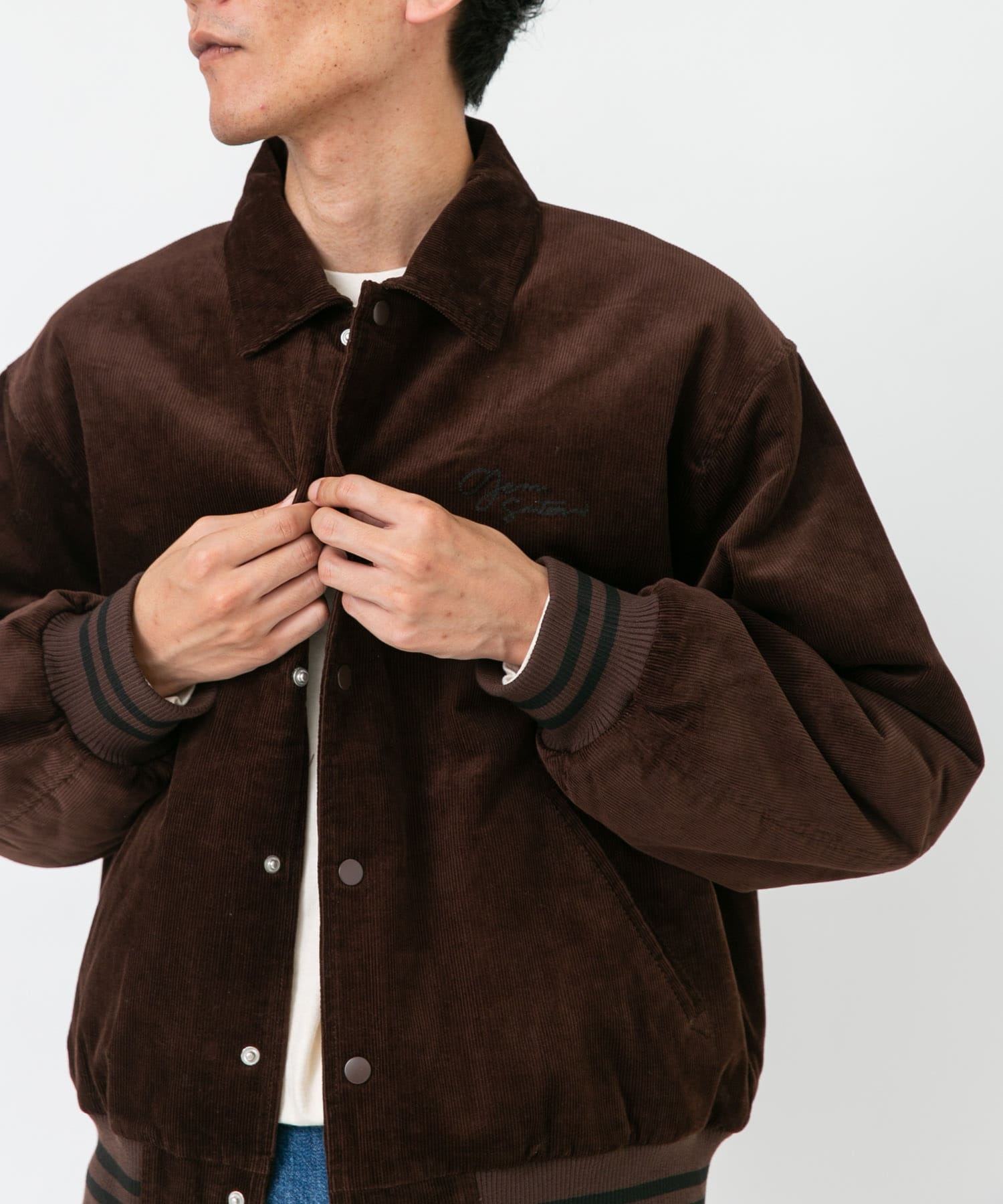 ダークブラウン