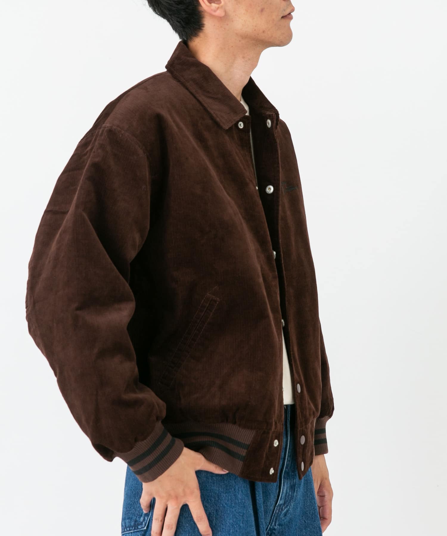 身長 : 185cm 体重 : 60kg サイズ : L