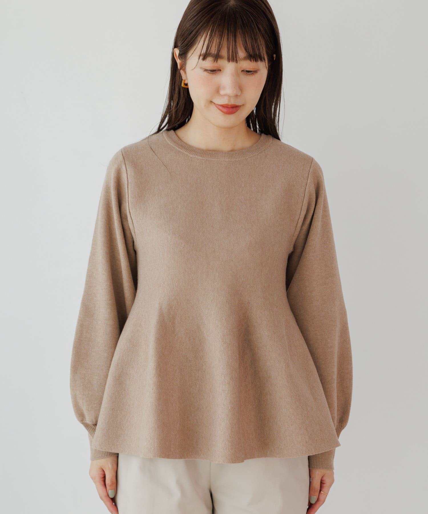 ベージュ