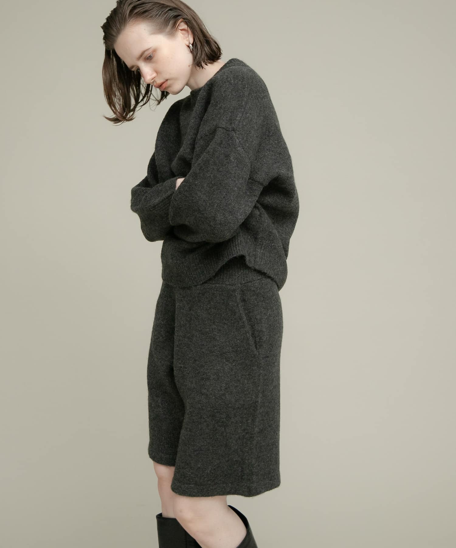 ニットプルオーバー×ショートパンツセット