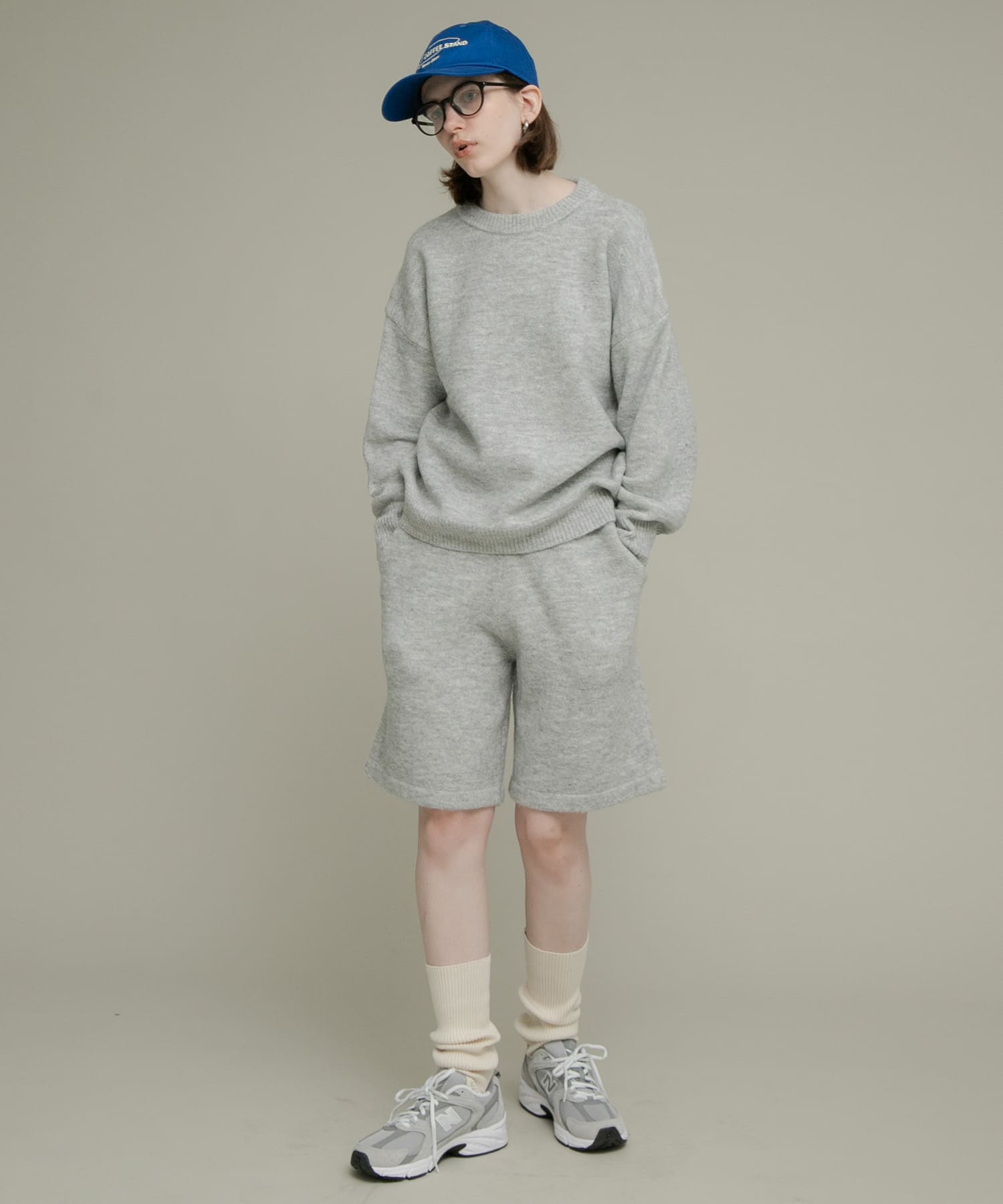ニットプルオーバー×ショートパンツセット