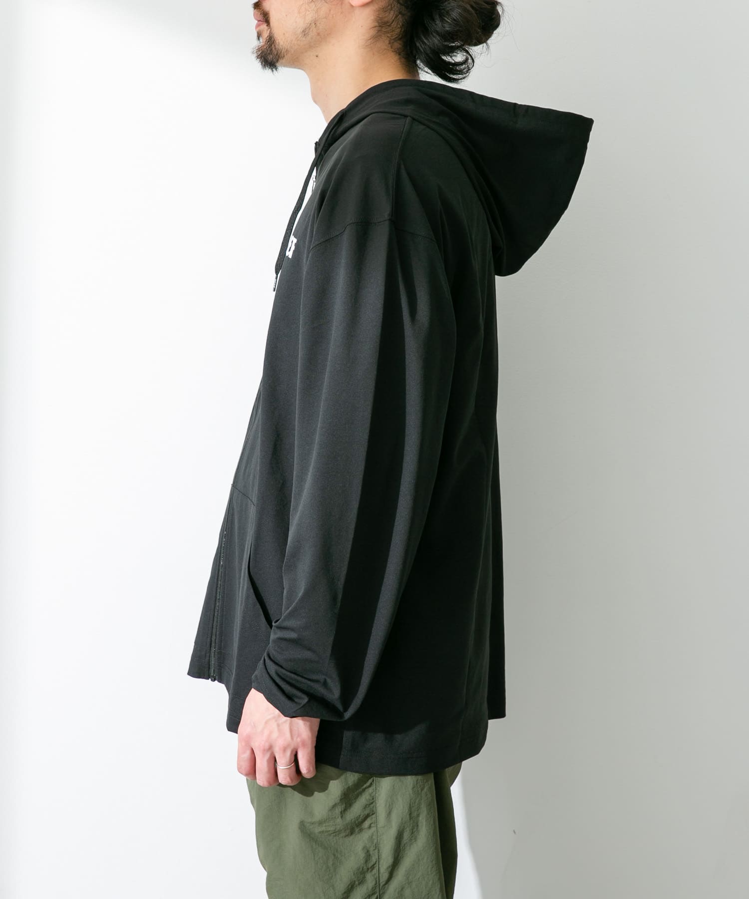 身長：178cm 体重：68kg サイズ：L