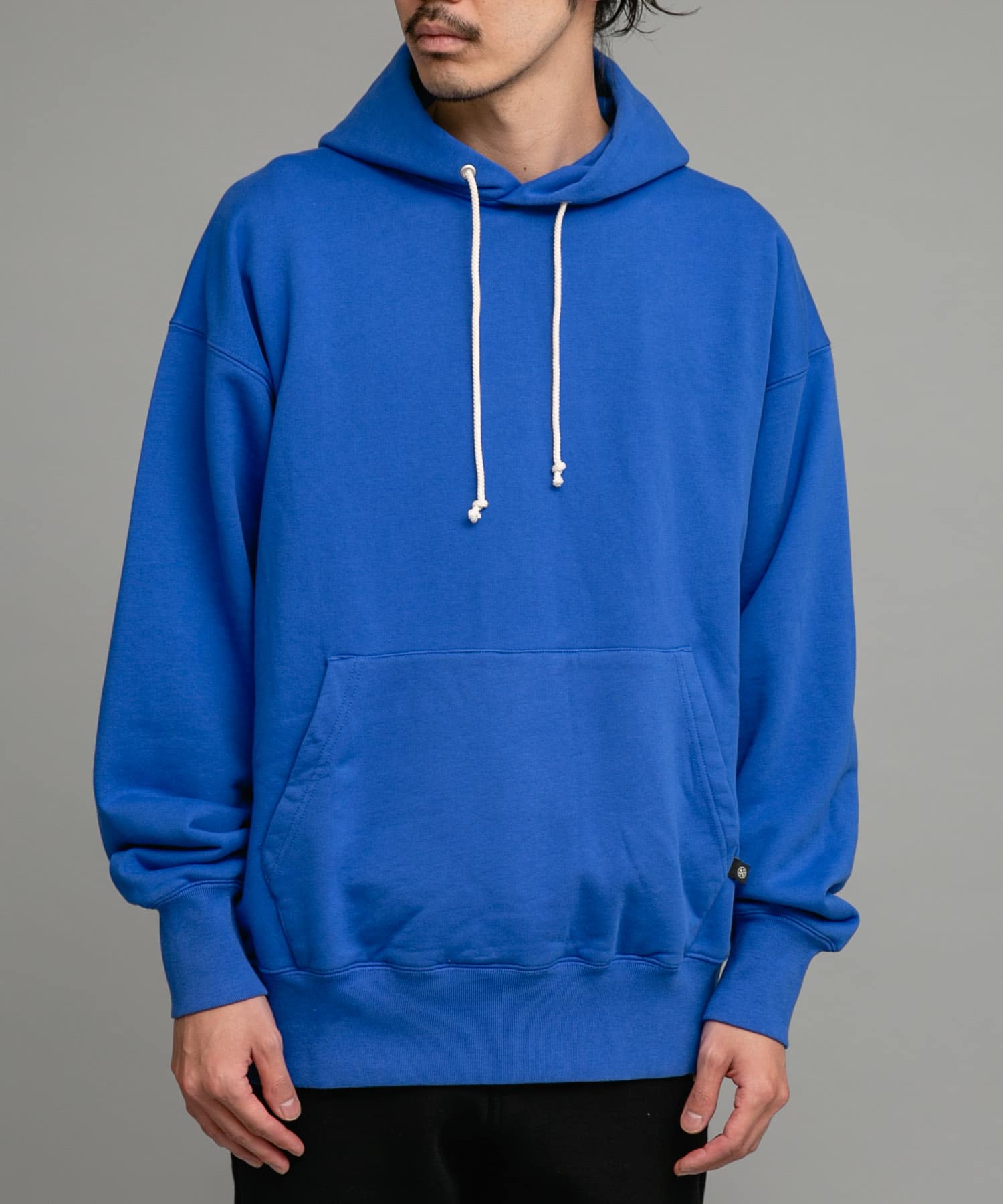 身長：180cm 体重：60kg サイズ：L