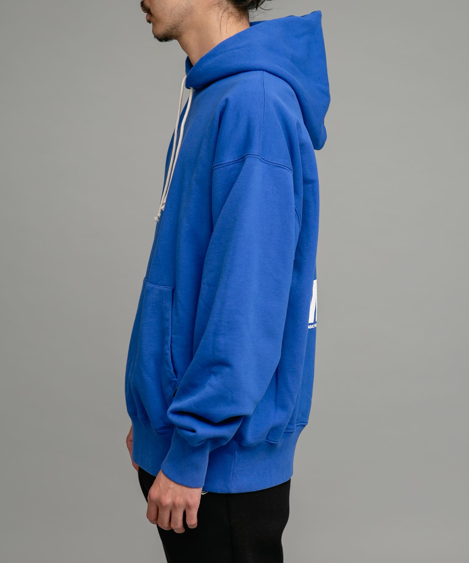 身長：180cm 体重：60kg サイズ：L