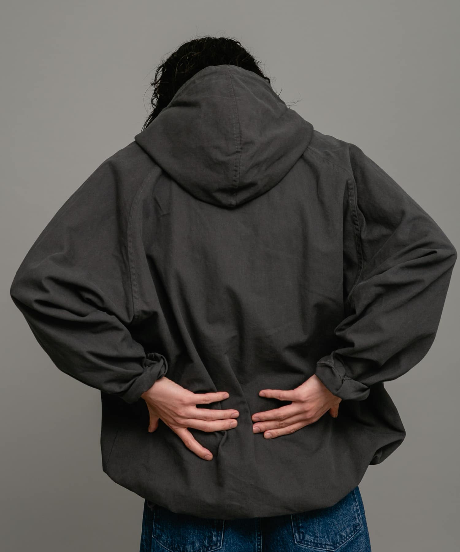 身長：180cm 体重：60kg サイズ：L