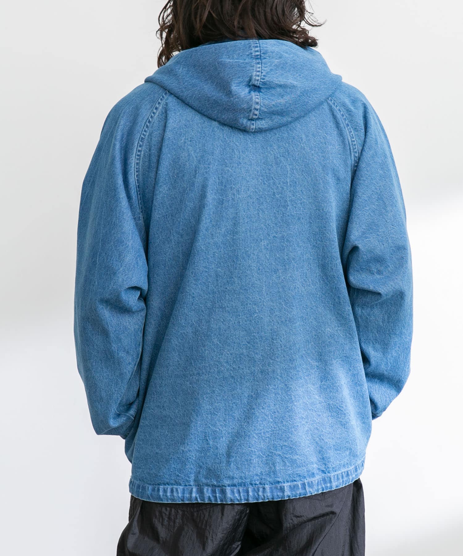 身長：180cm 体重：60kg サイズ：L