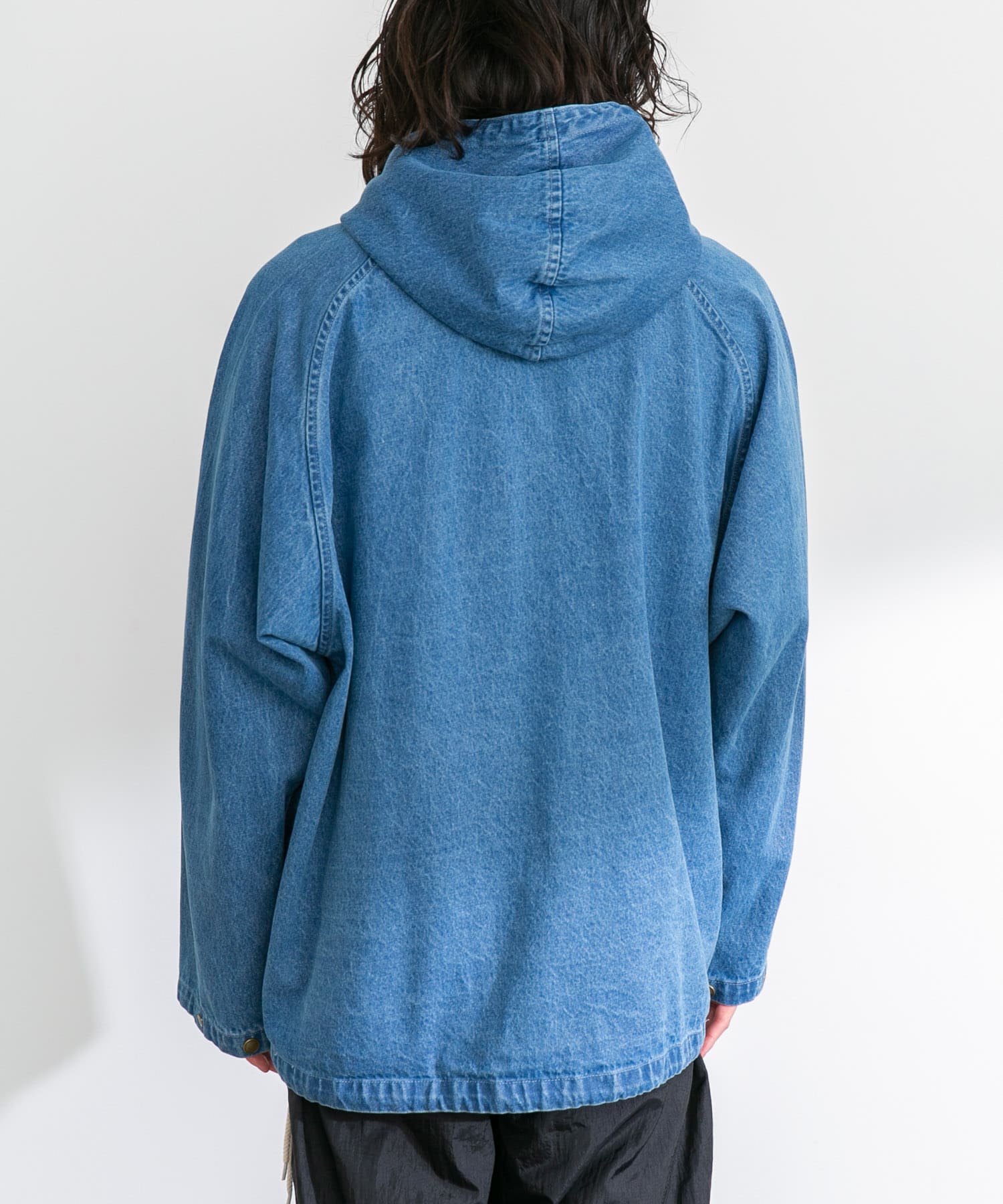 身長：180cm 体重：60kg サイズ：L