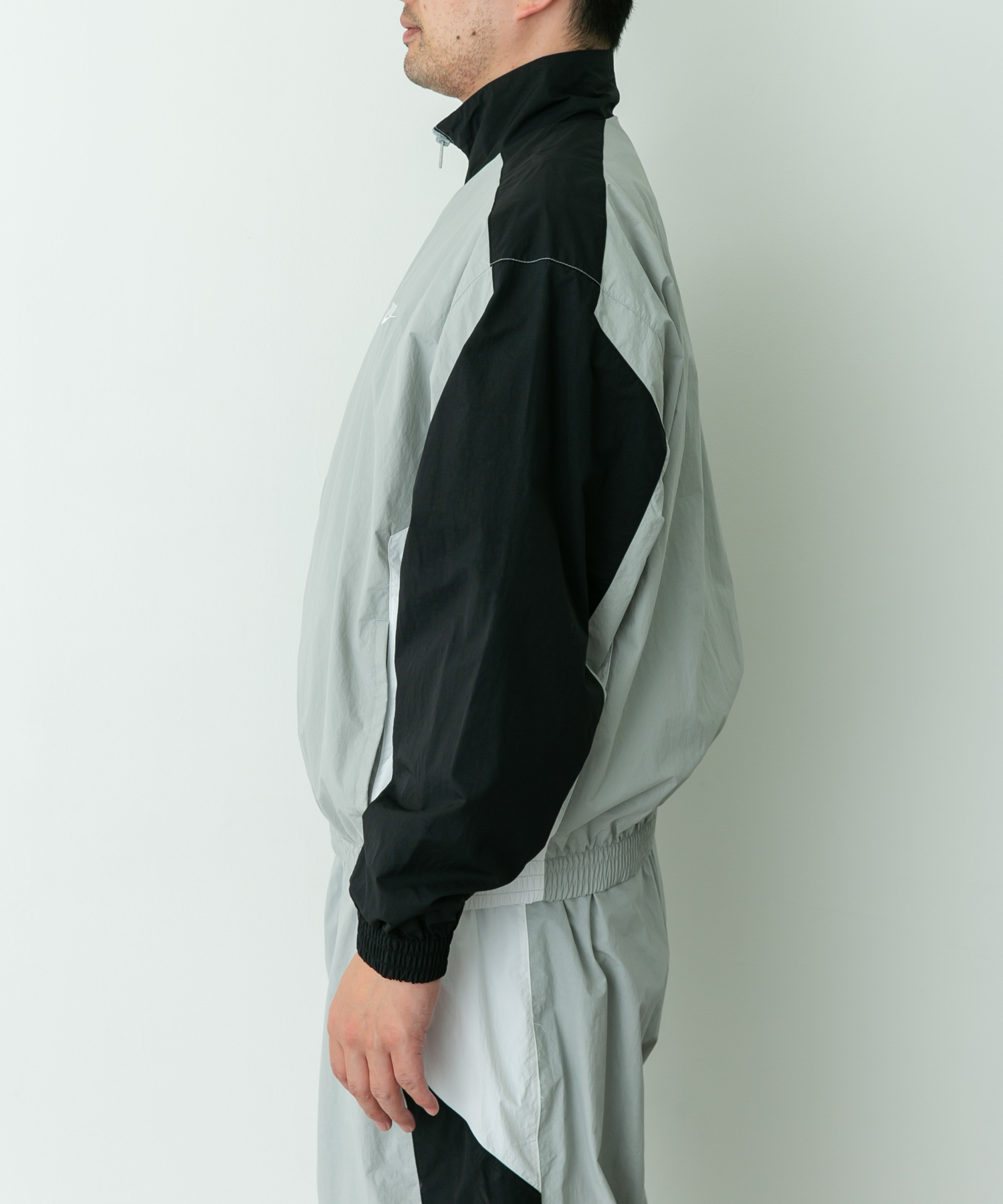 身長：180cm 体重：75kg サイズ：L