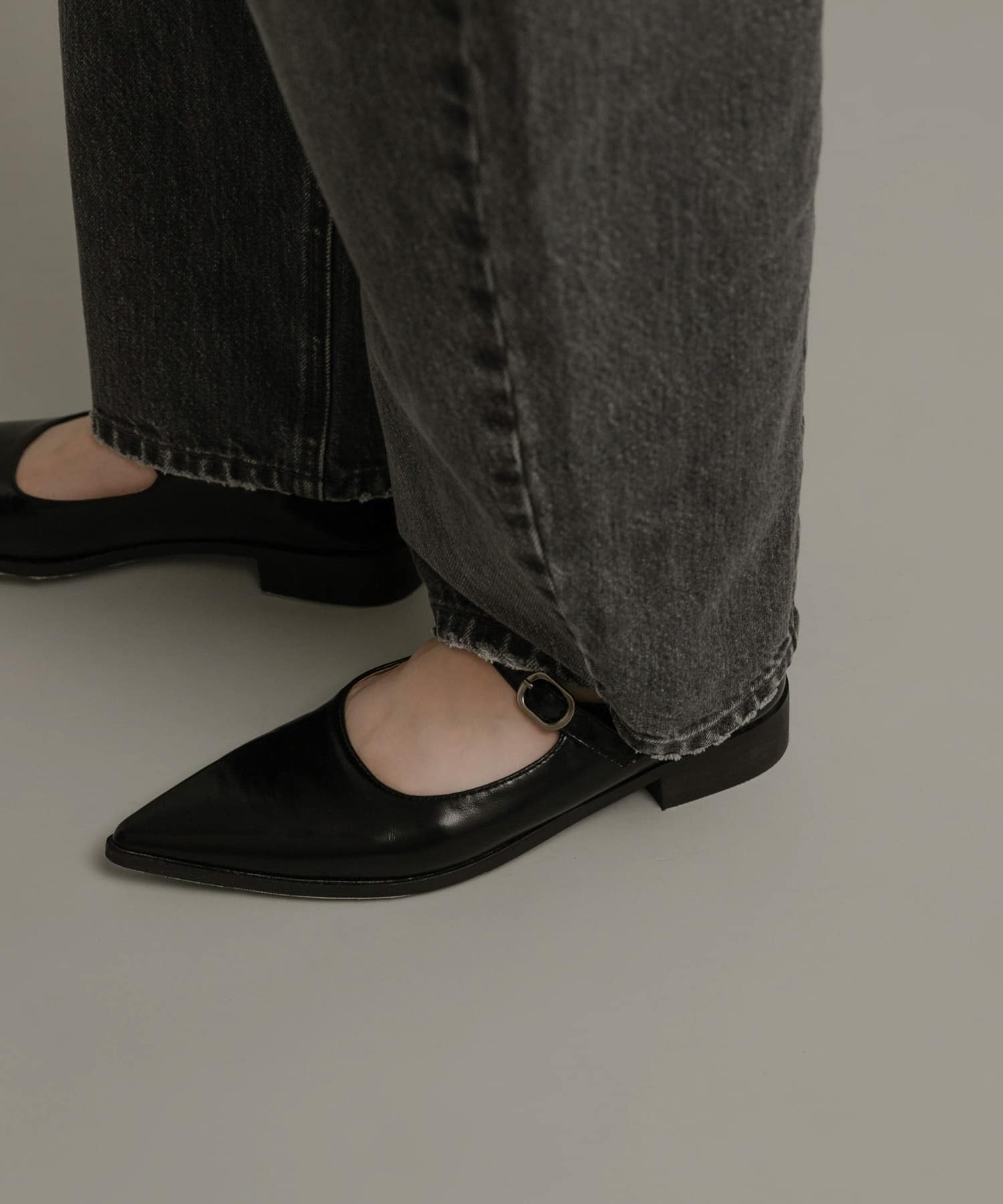 MOHI　撥水ストラップフラットシューズ BLACK 37