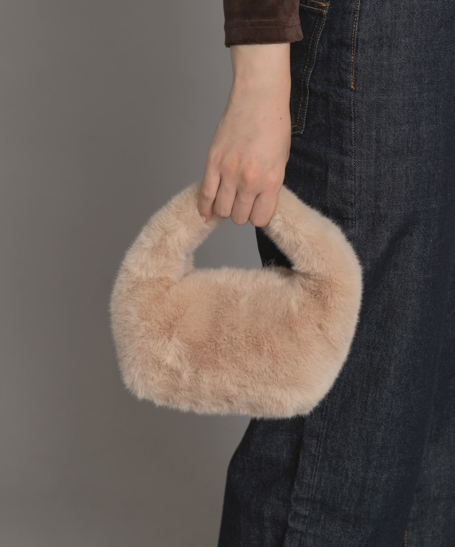 ライトベージュ