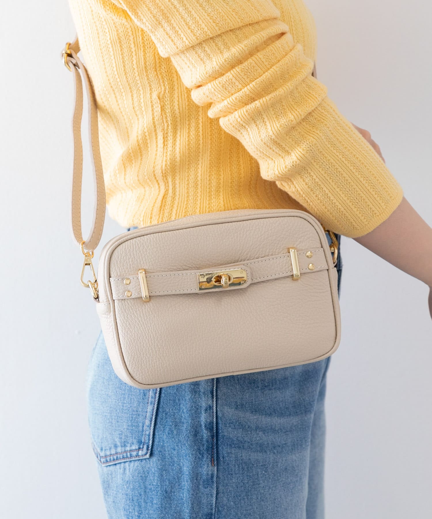 AULENTTI　ミニスクエアショルダーバッグ