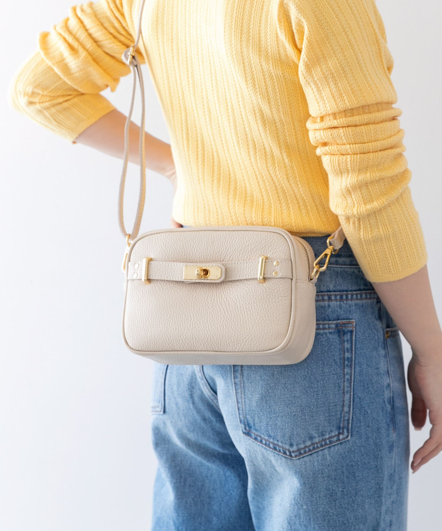 AULENTTI　ミニスクエアショルダーバッグ OFF one